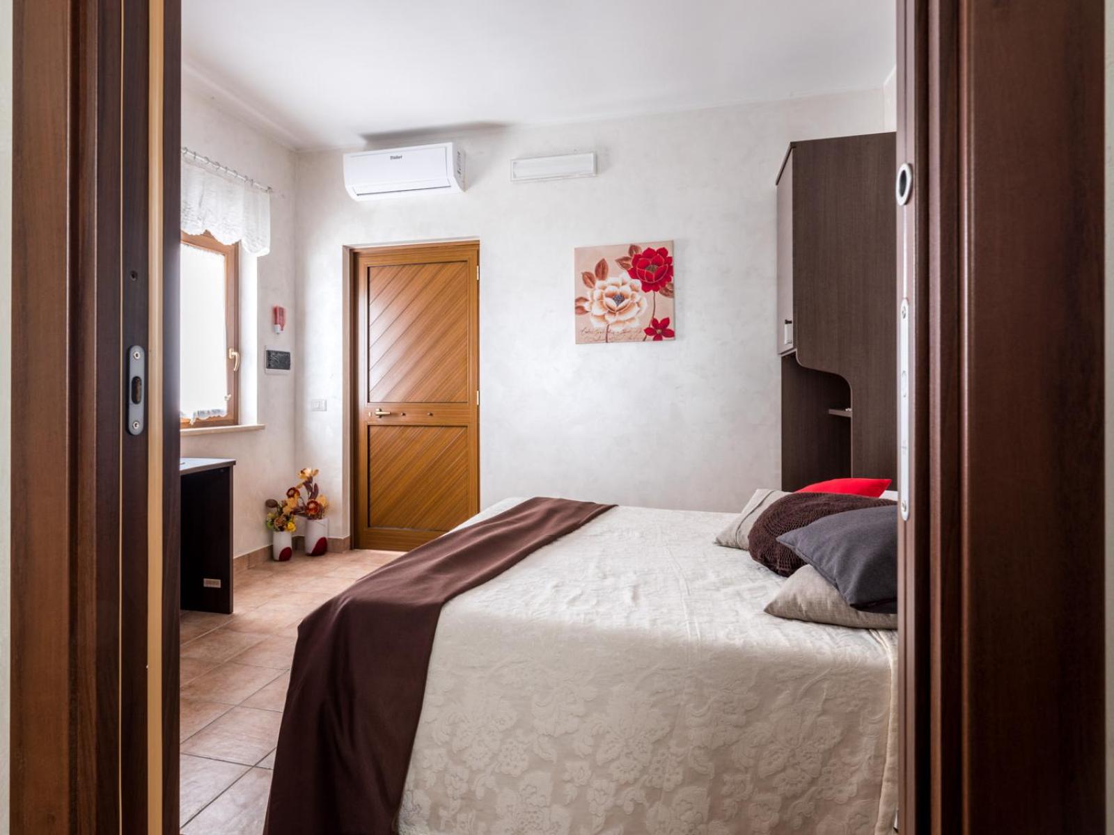 Double Room with Private Bathroom - Photo 3