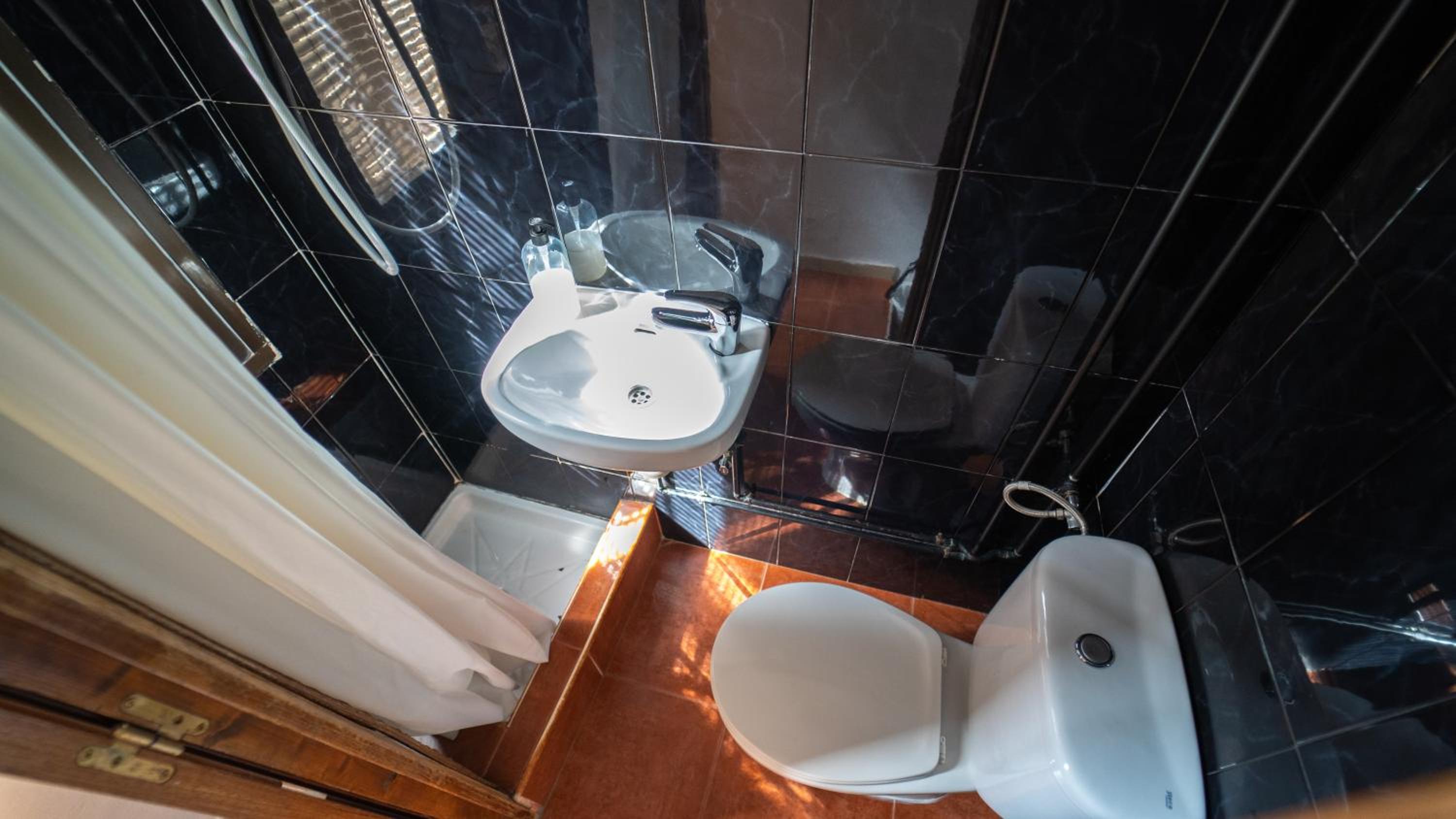 Double Room - Photo 8