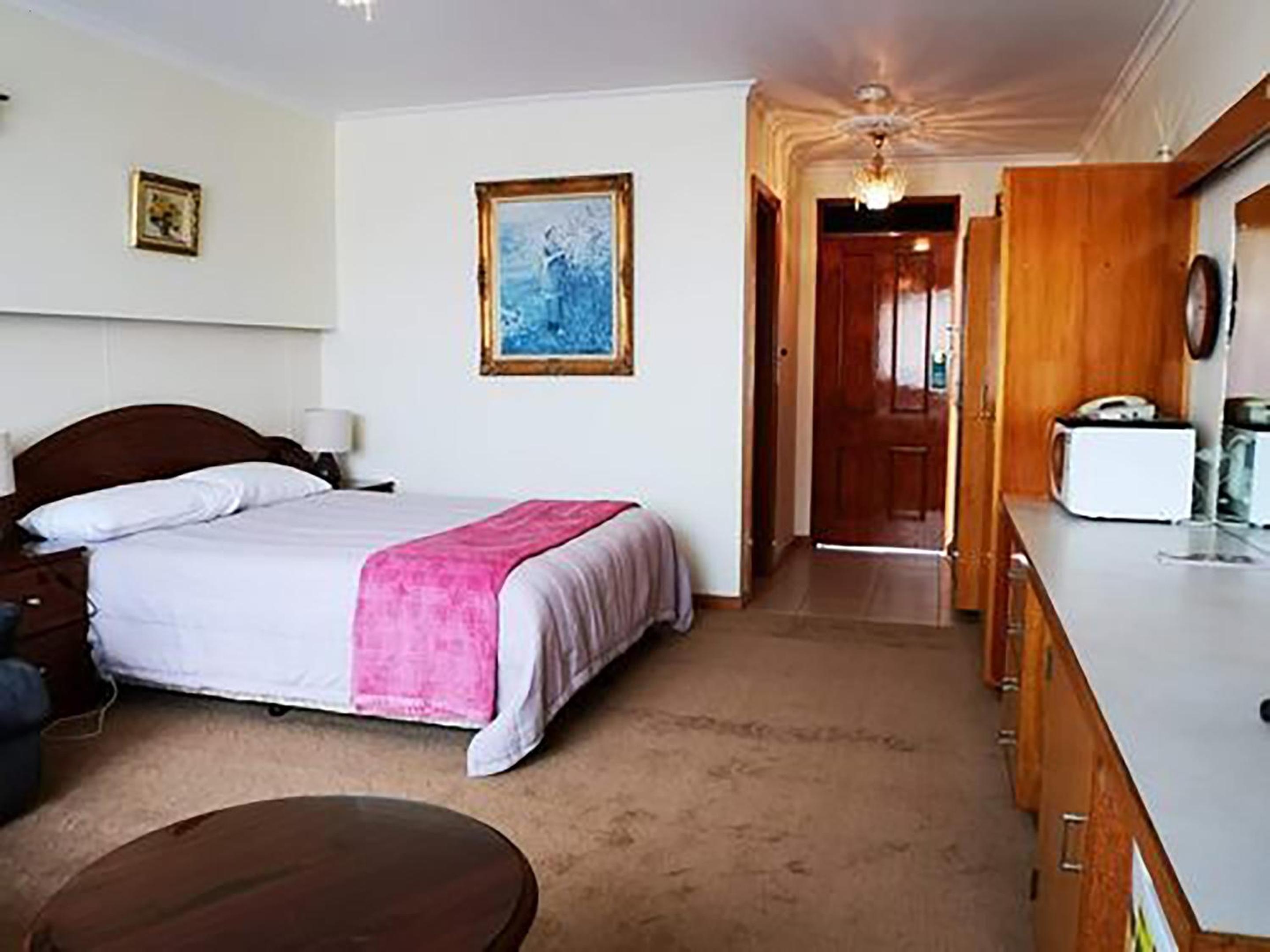 Standard Queen Room photo 1