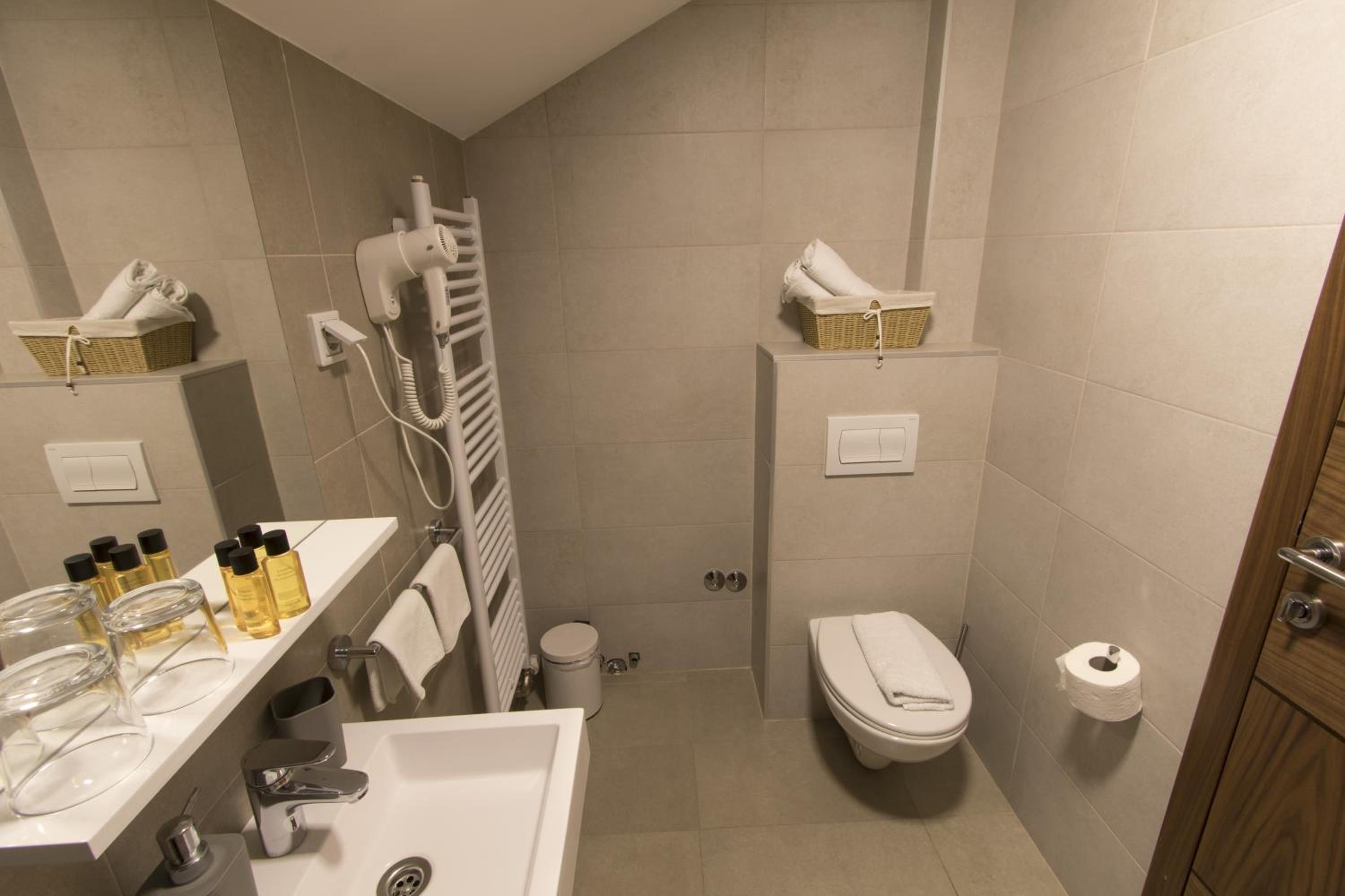 One-Bedroom Apartment - Photo 8
