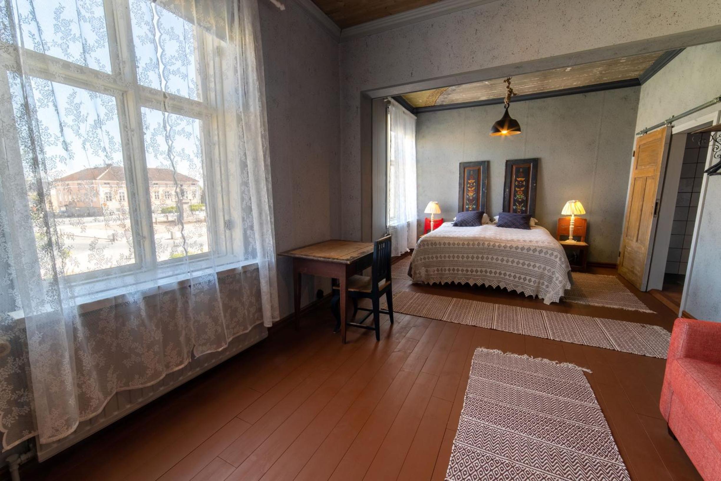 Family Room with Private Bathroom photo 2