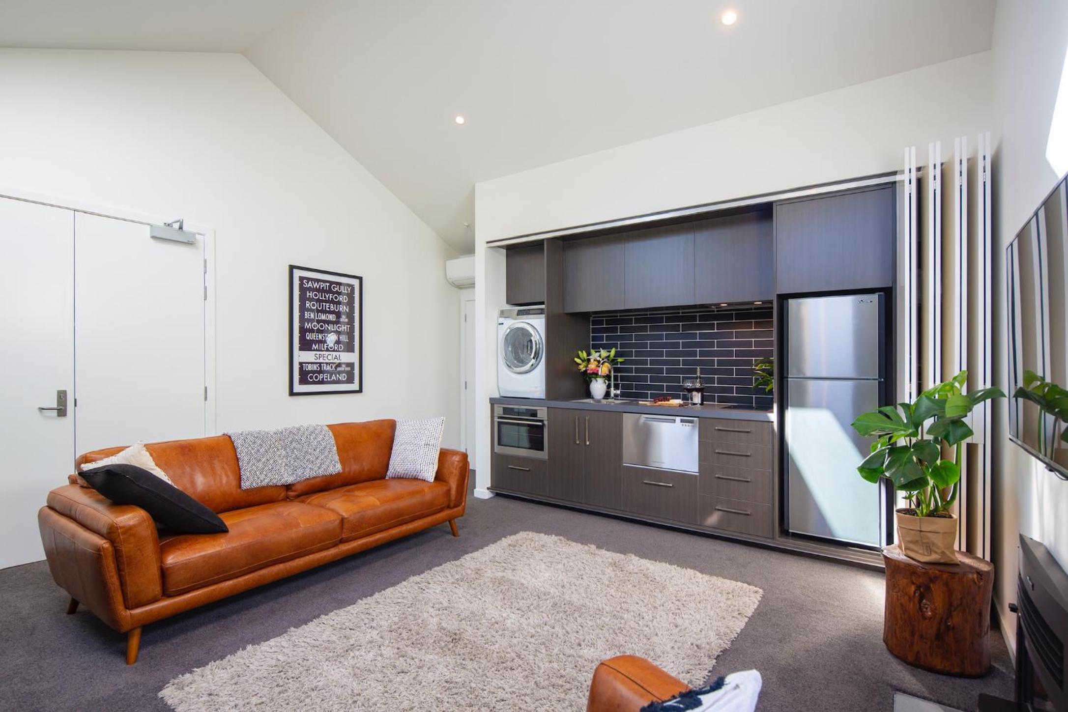 Apartment with Mountain View - Photo 5
