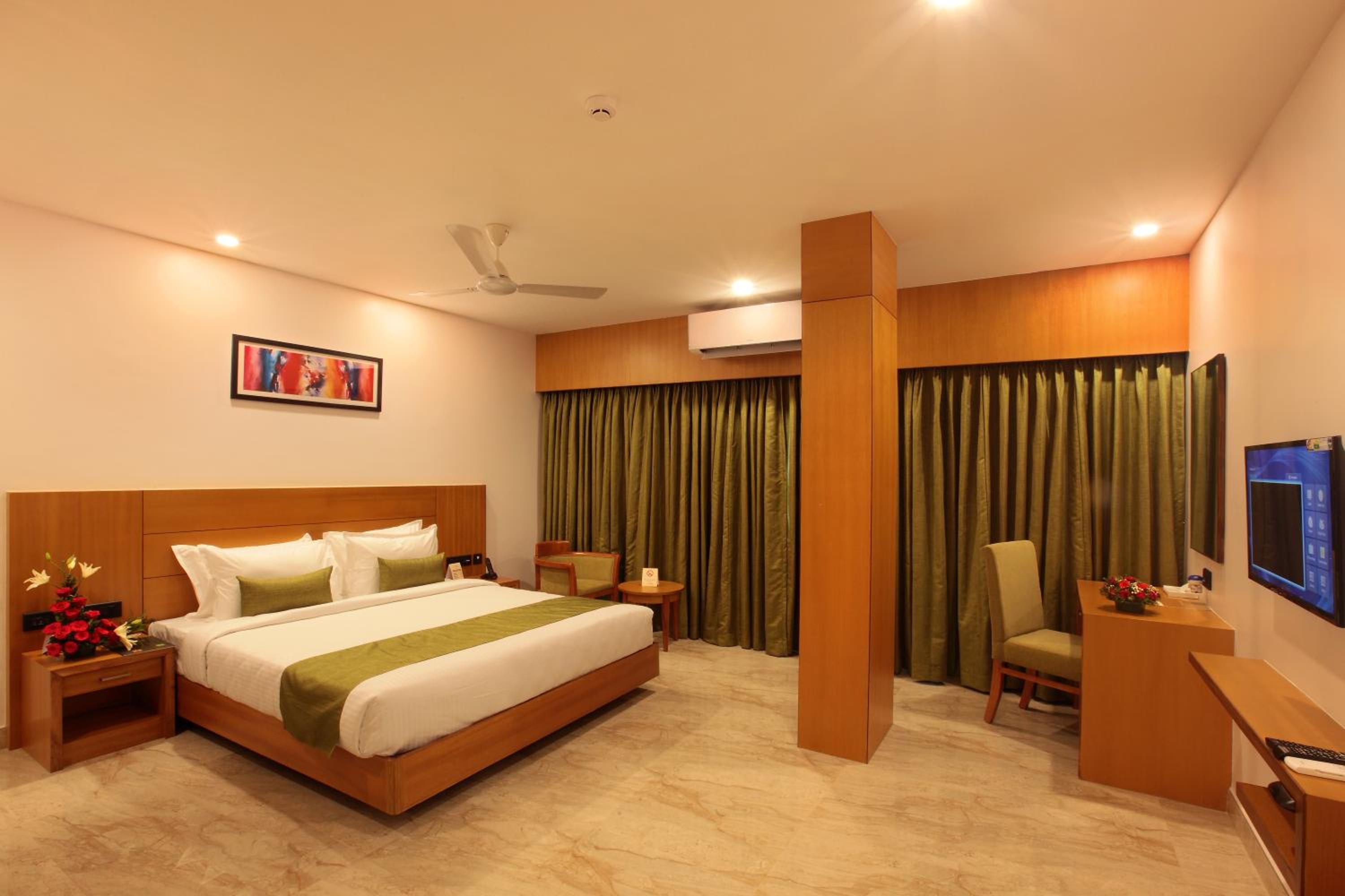 Deluxe King Room - Photo 3