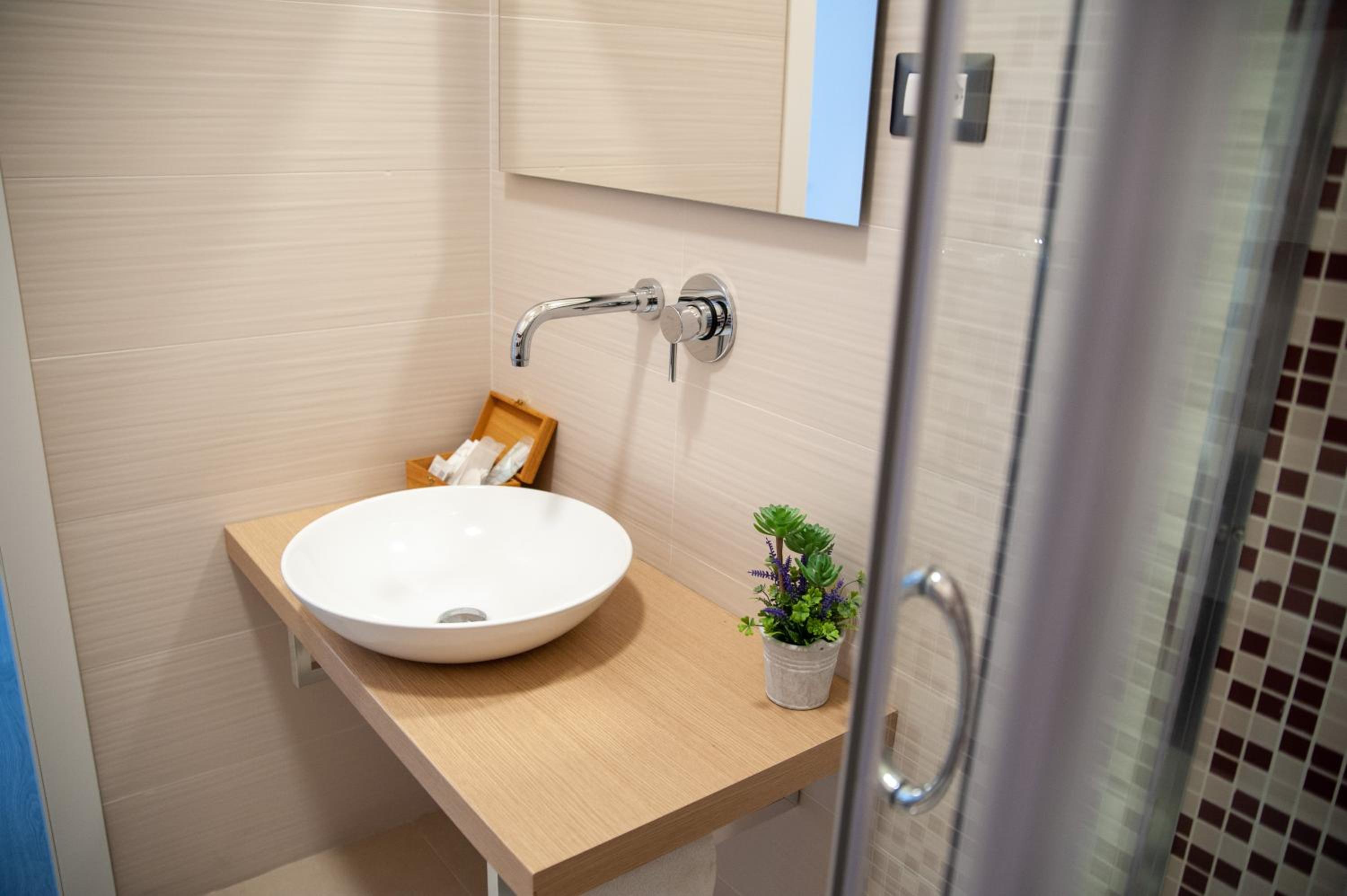 Double Room - Photo 16