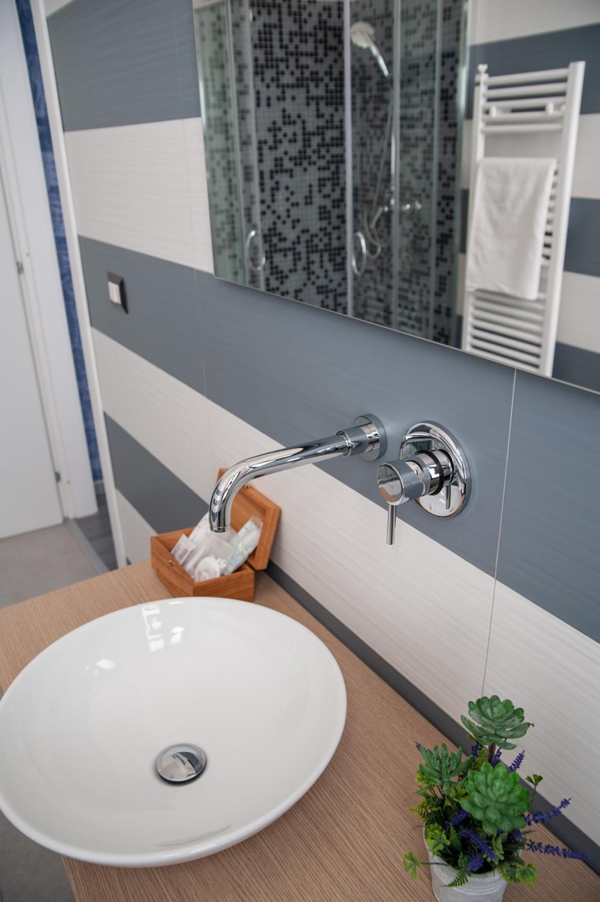 Double Room - Photo 7
