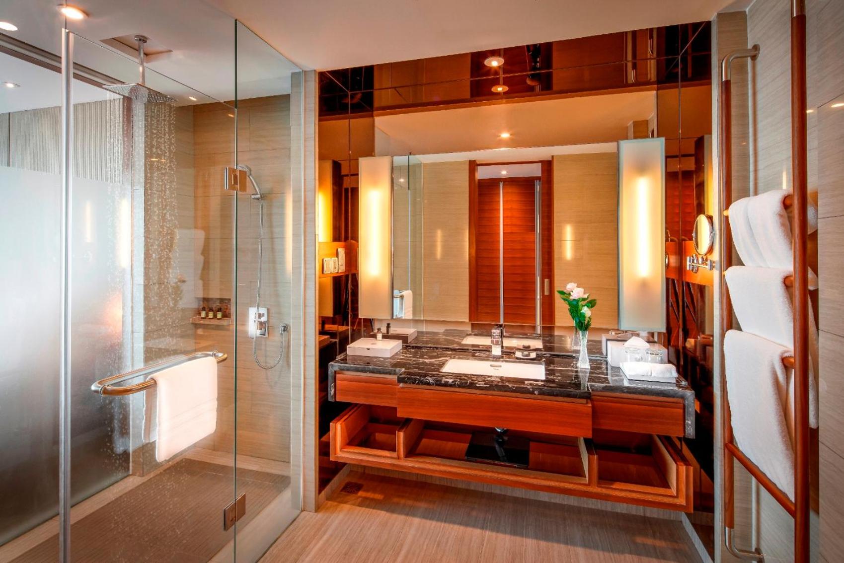 Deluxe Twin Room with Sea View photo 2