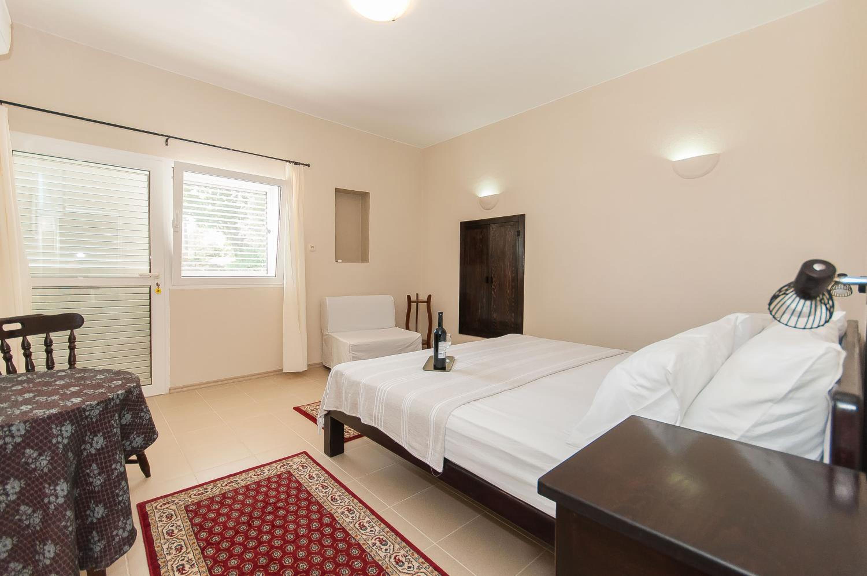 One-Bedroom Apartment - Photo 1