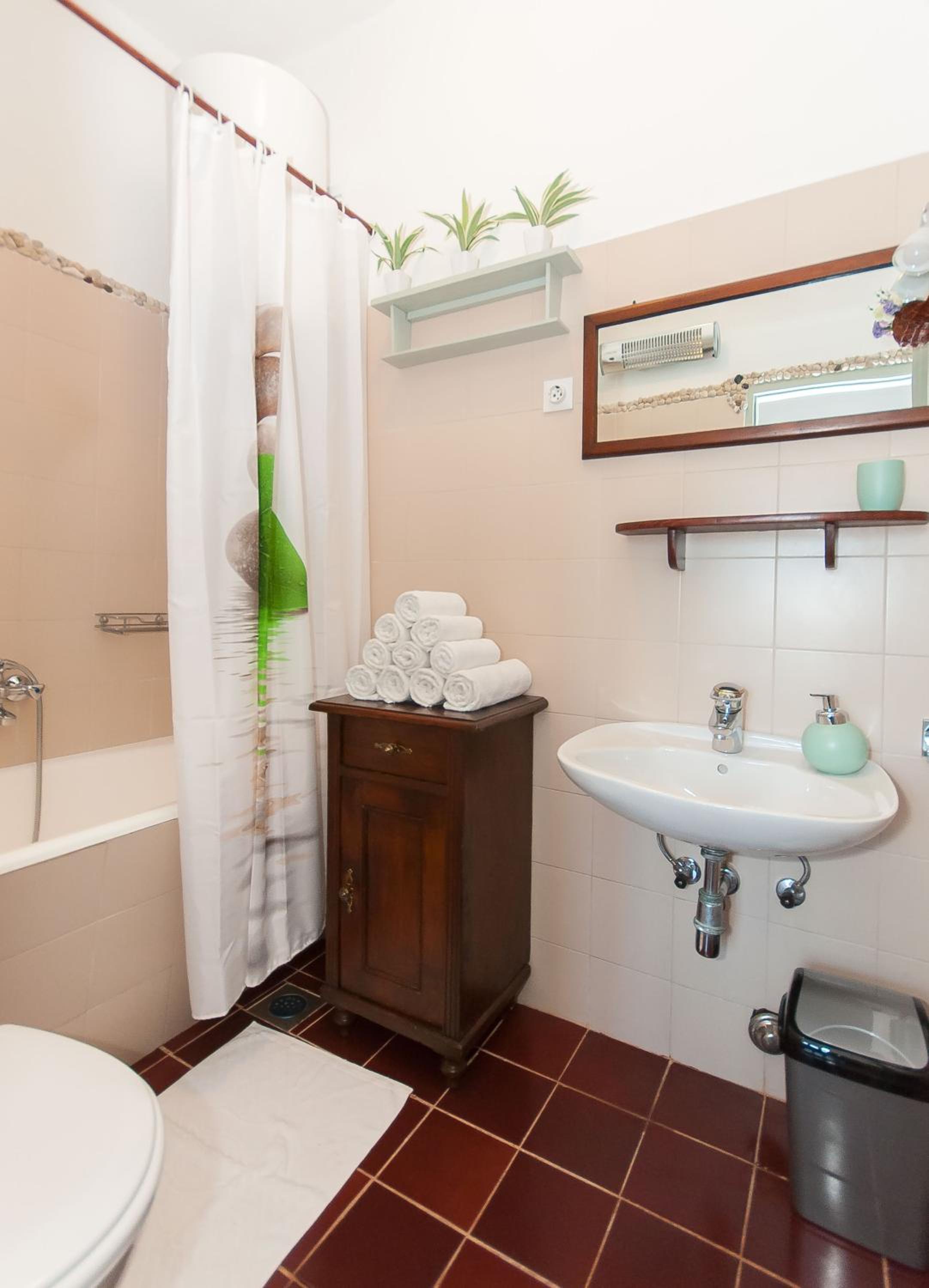 One-Bedroom Apartment - Photo 18