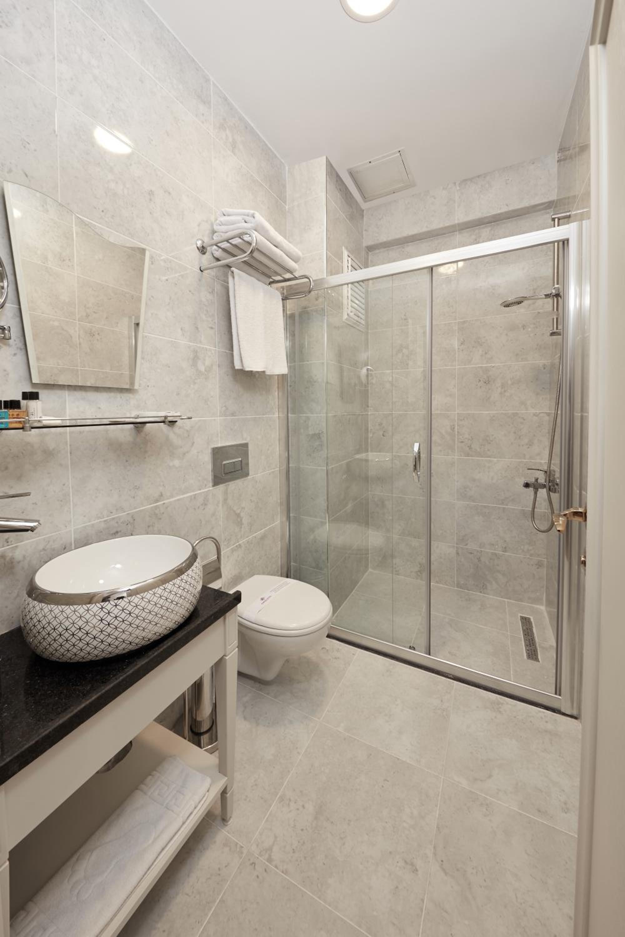 Standard Double Room with Garden (Basement) photo 3