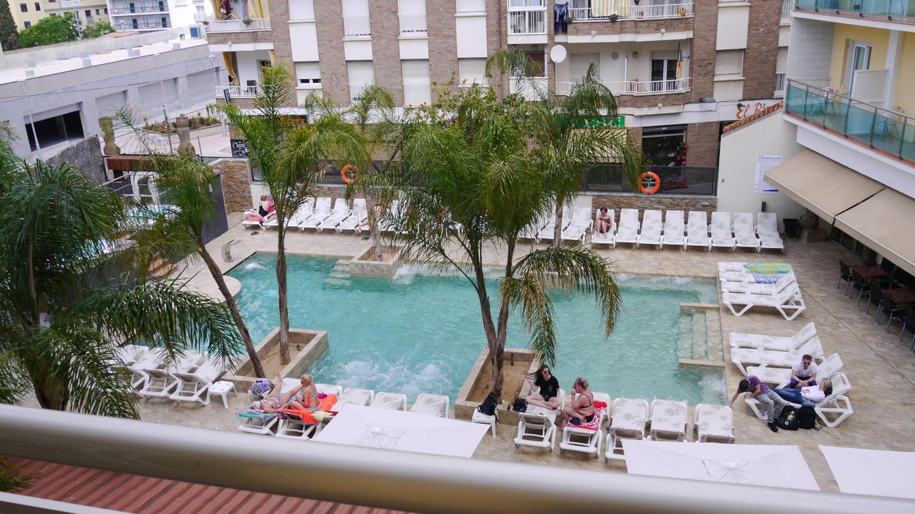 Double or Twin Room with Pool View - Photo 2