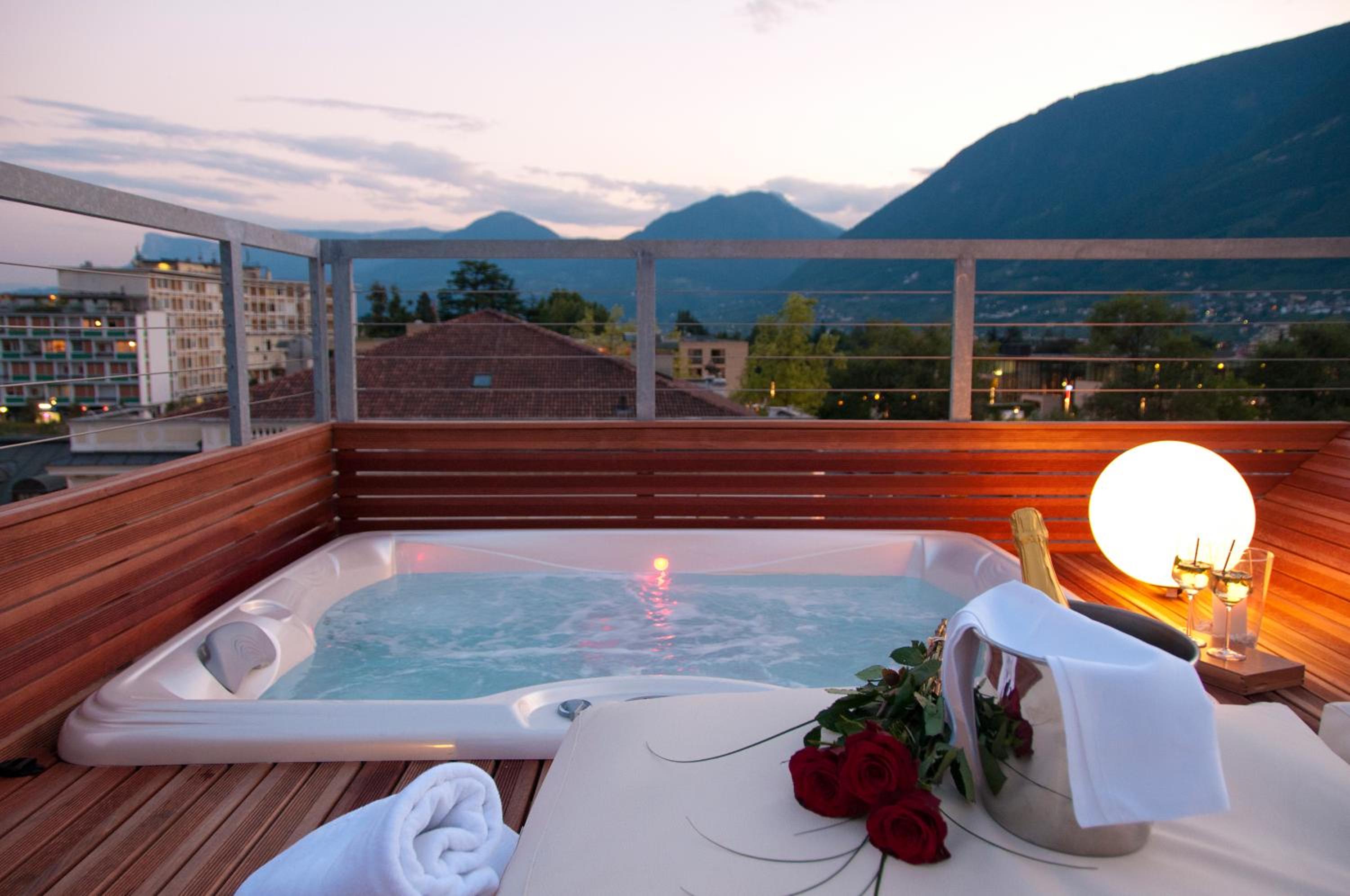 Loft Suite with Hot Tub - Photo 2