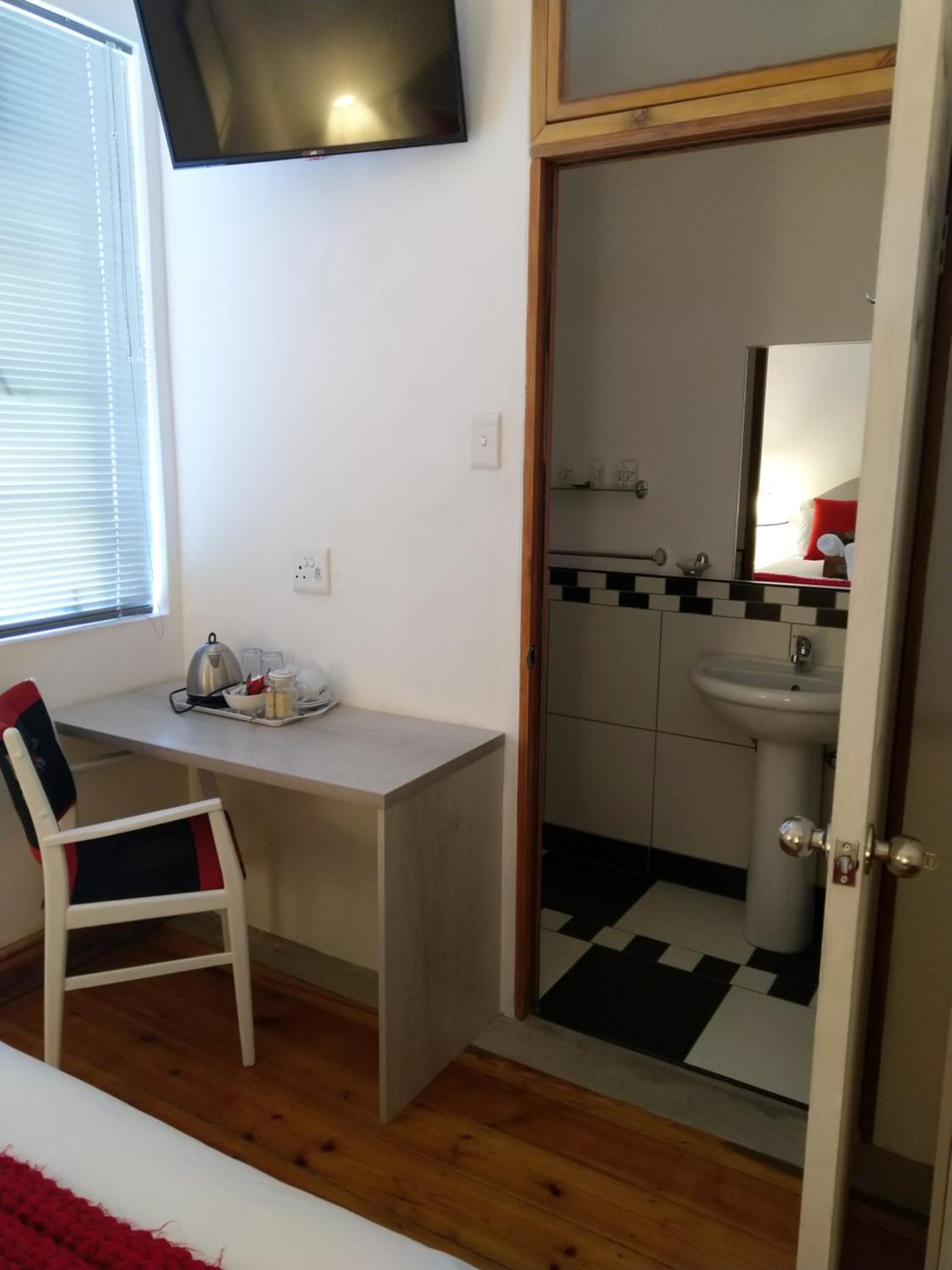 Double Room - Photo 8