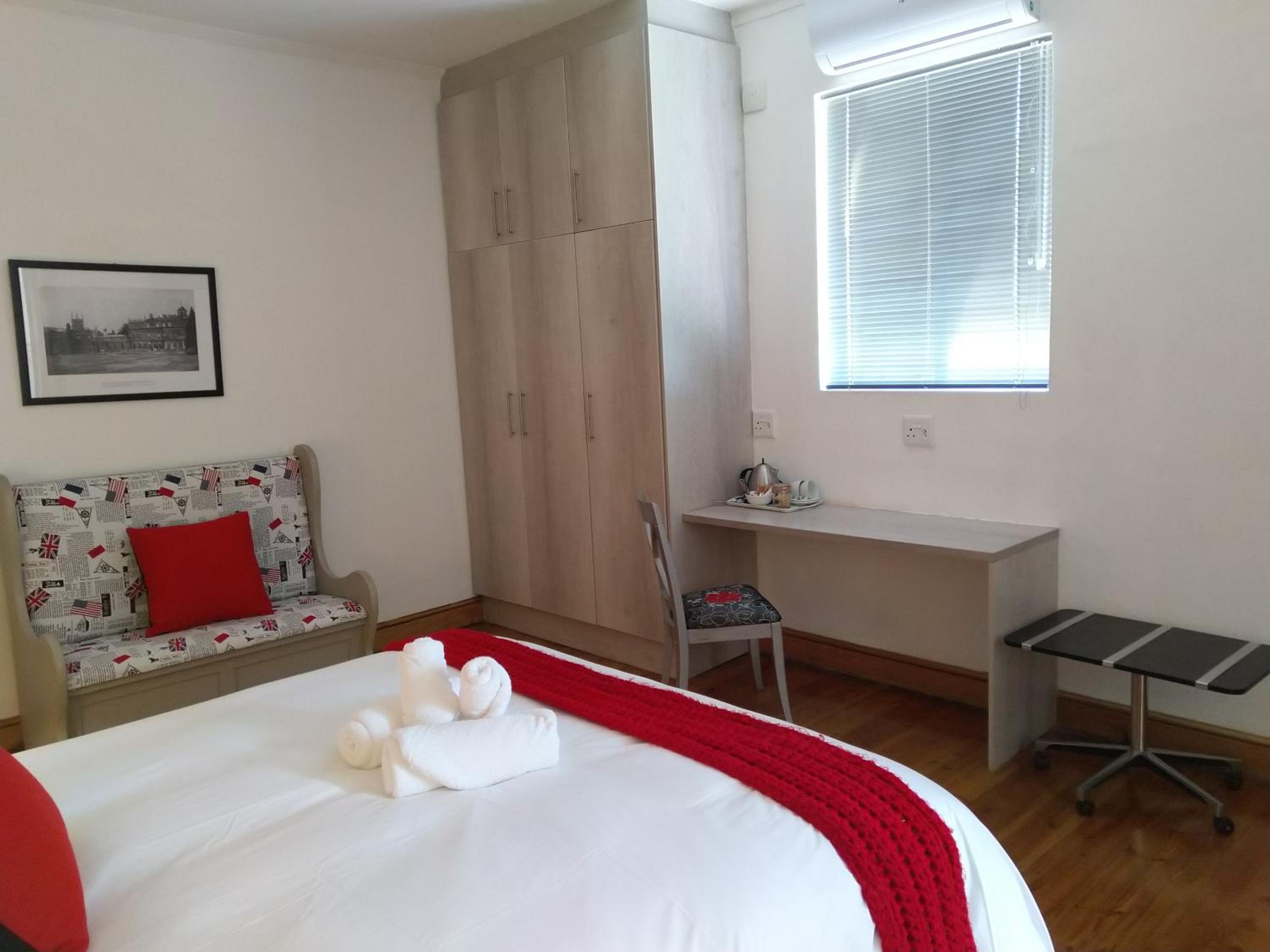 Deluxe Double Room - Photo 11