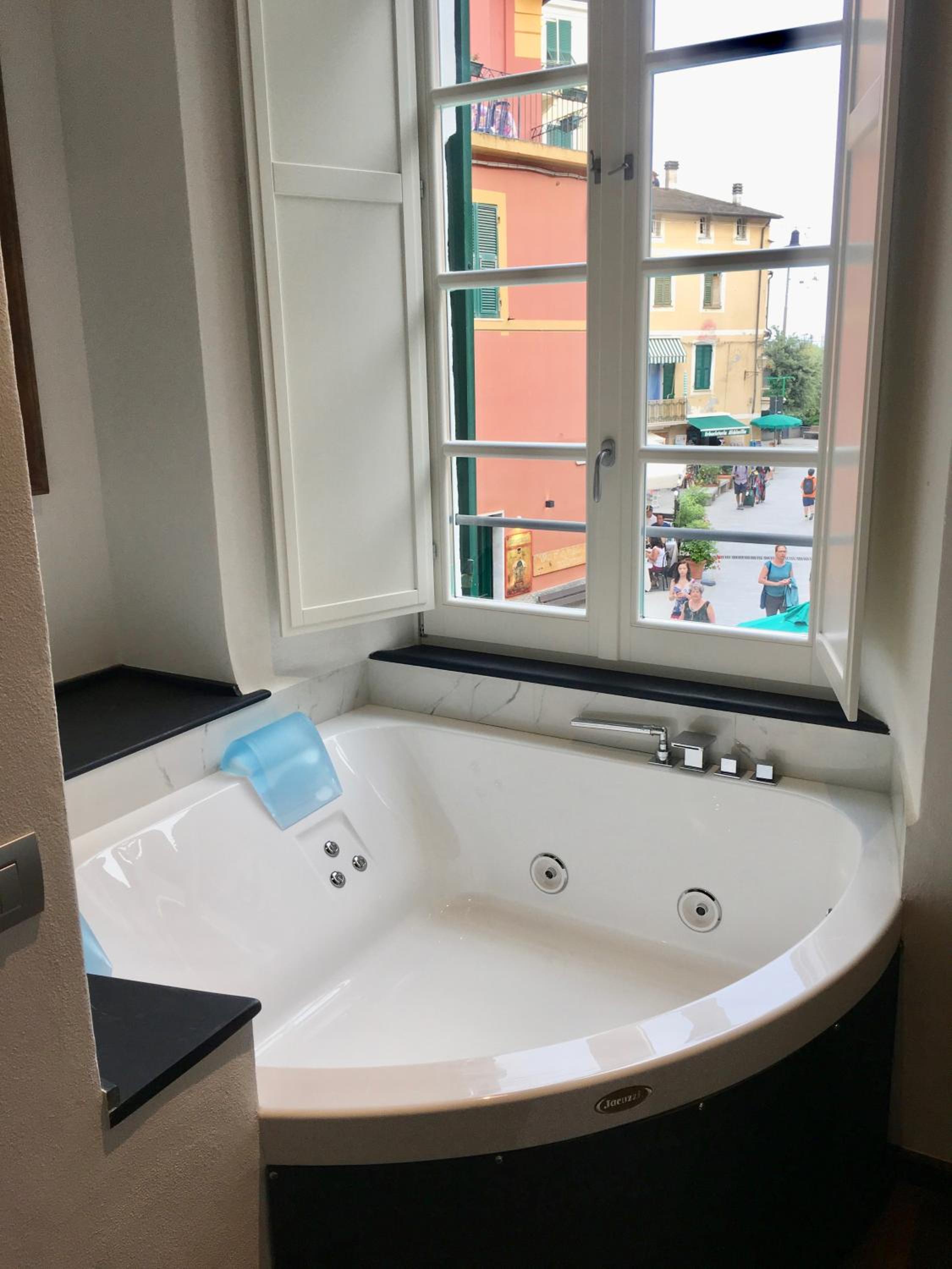 King Room with Spa Bath photo 2