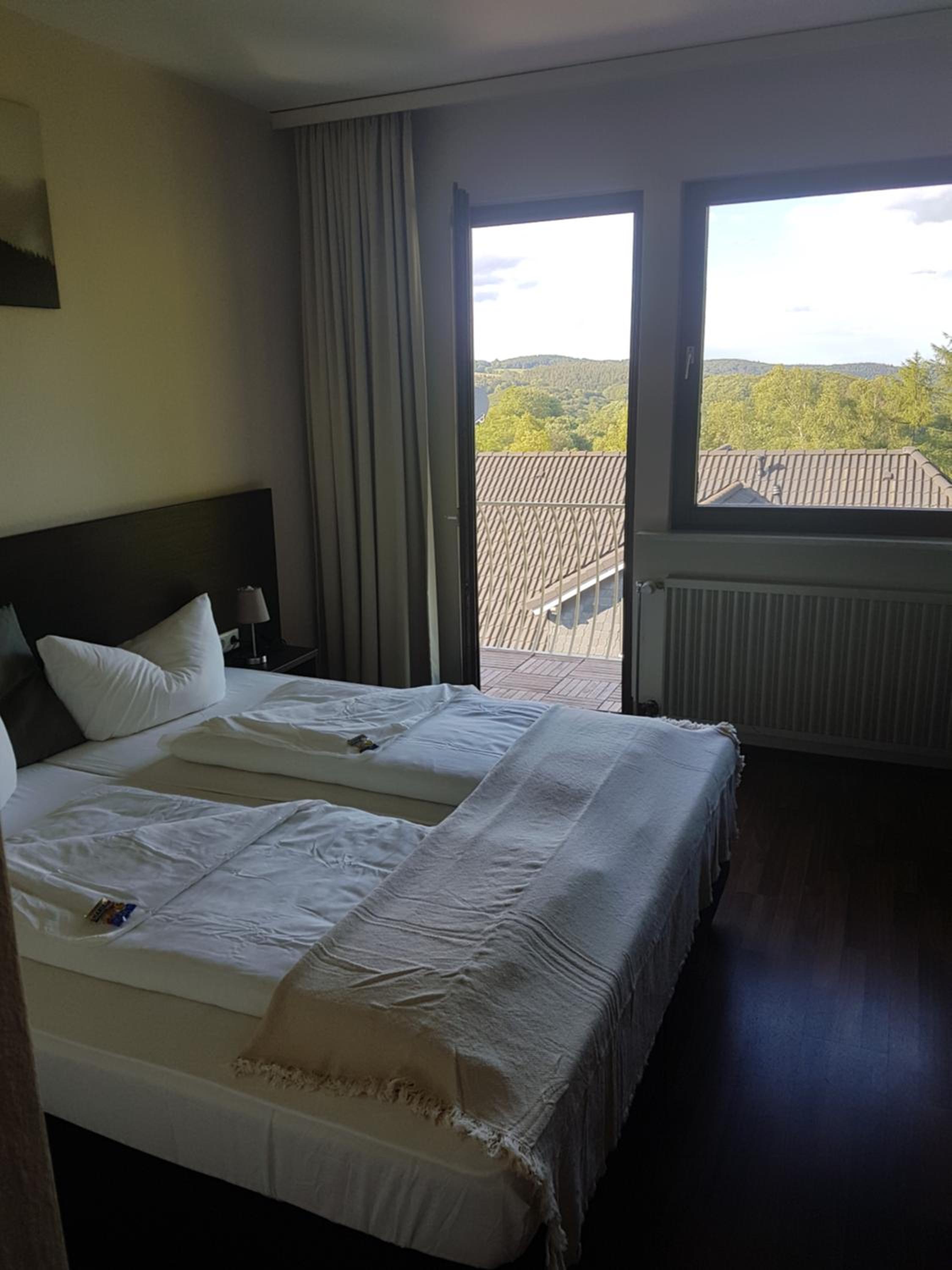 Double Room with Balcony - Photo 2