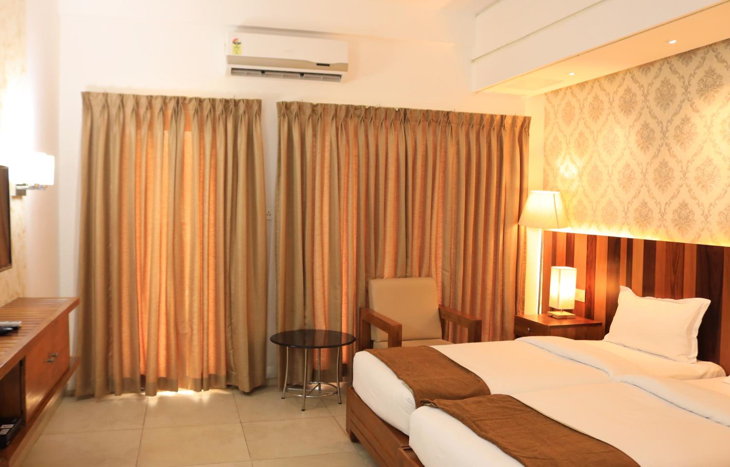 Deluxe Room - Photo 6