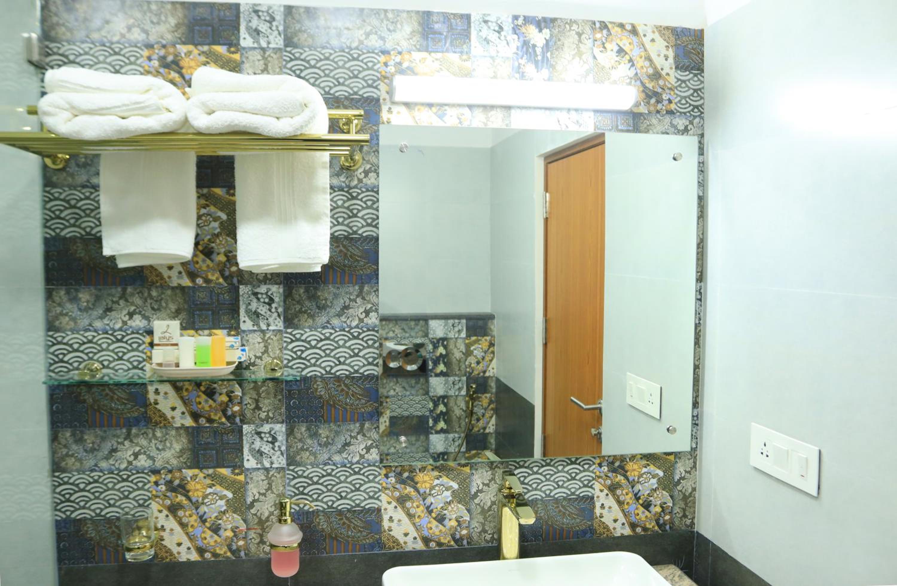 Suite - Photo 5