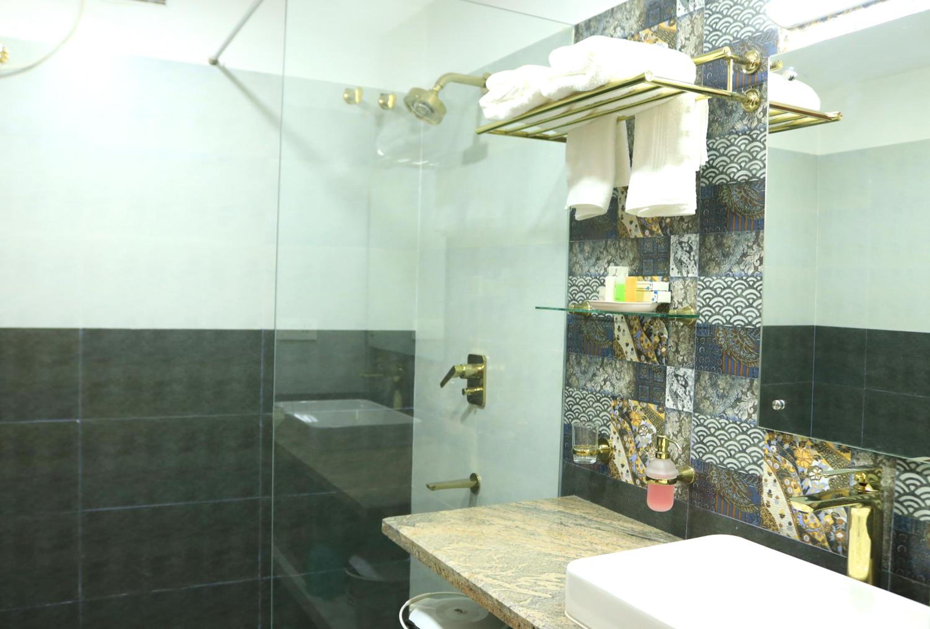 Suite - Photo 3