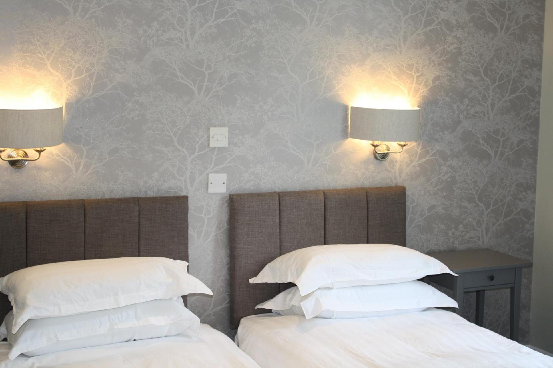 Standard Twin Room - Photo 9