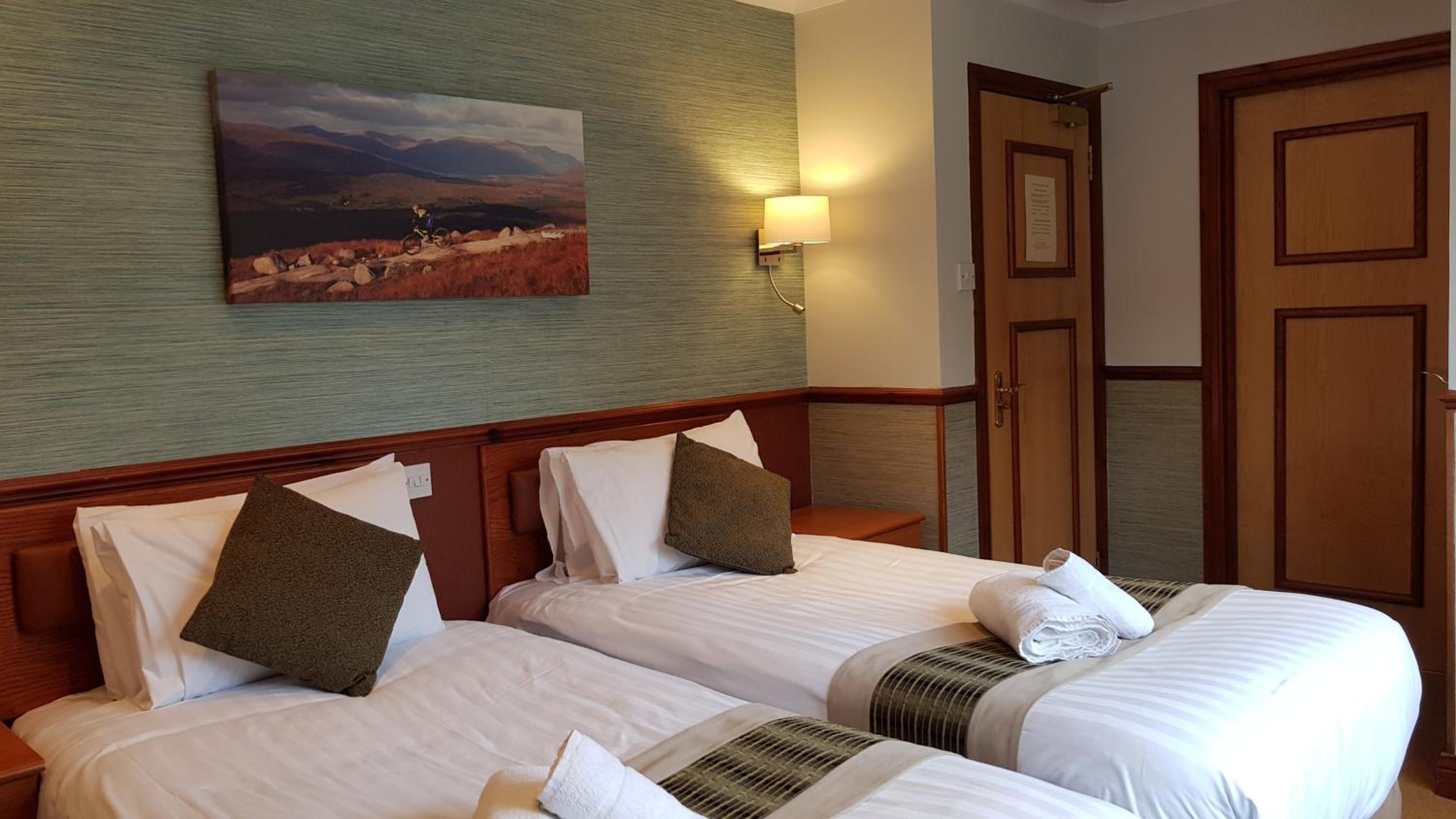 Standard Twin Room with Mountain View photo 2