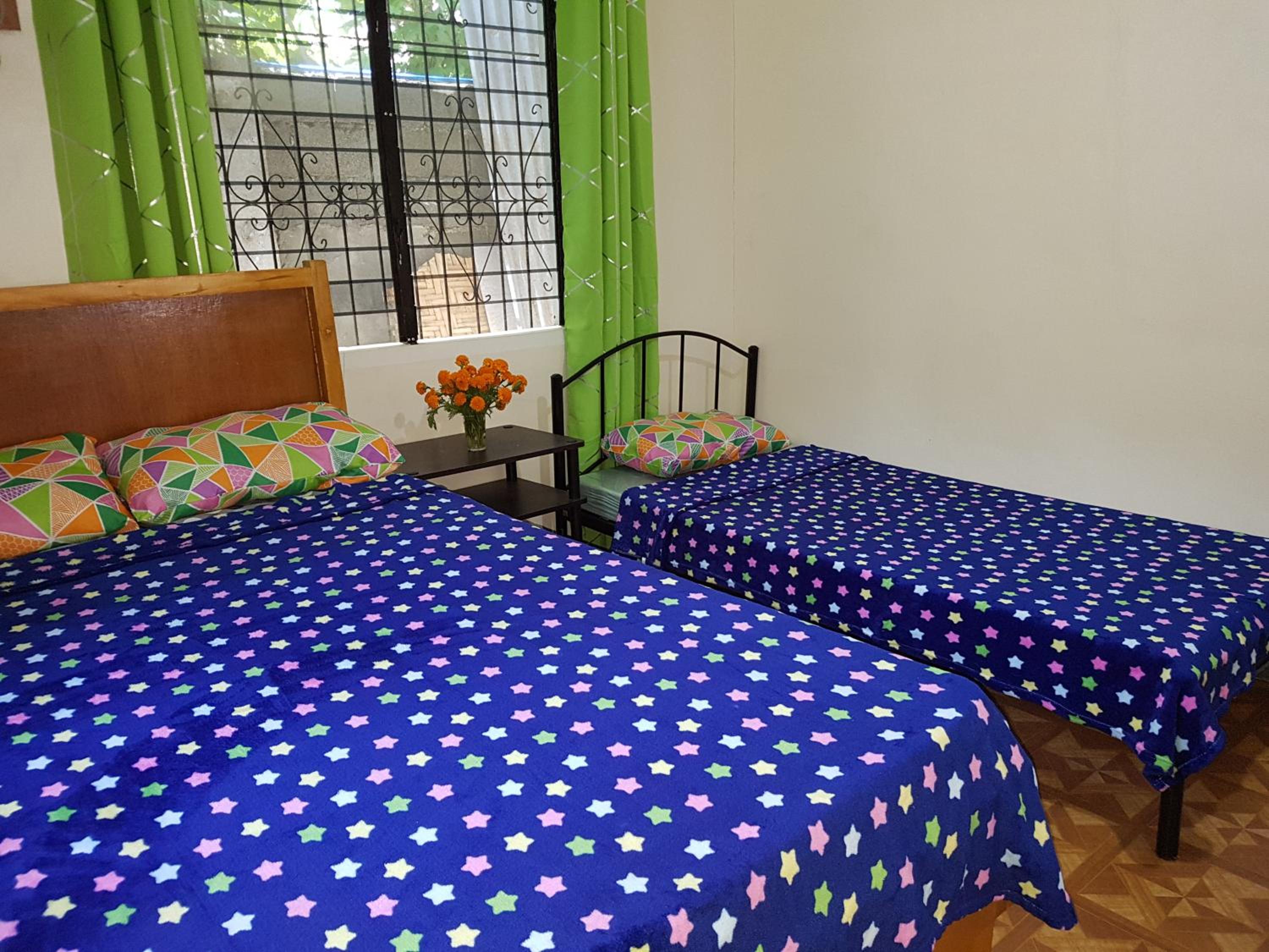 Basic Triple Room with Shared Bathroom photo 2
