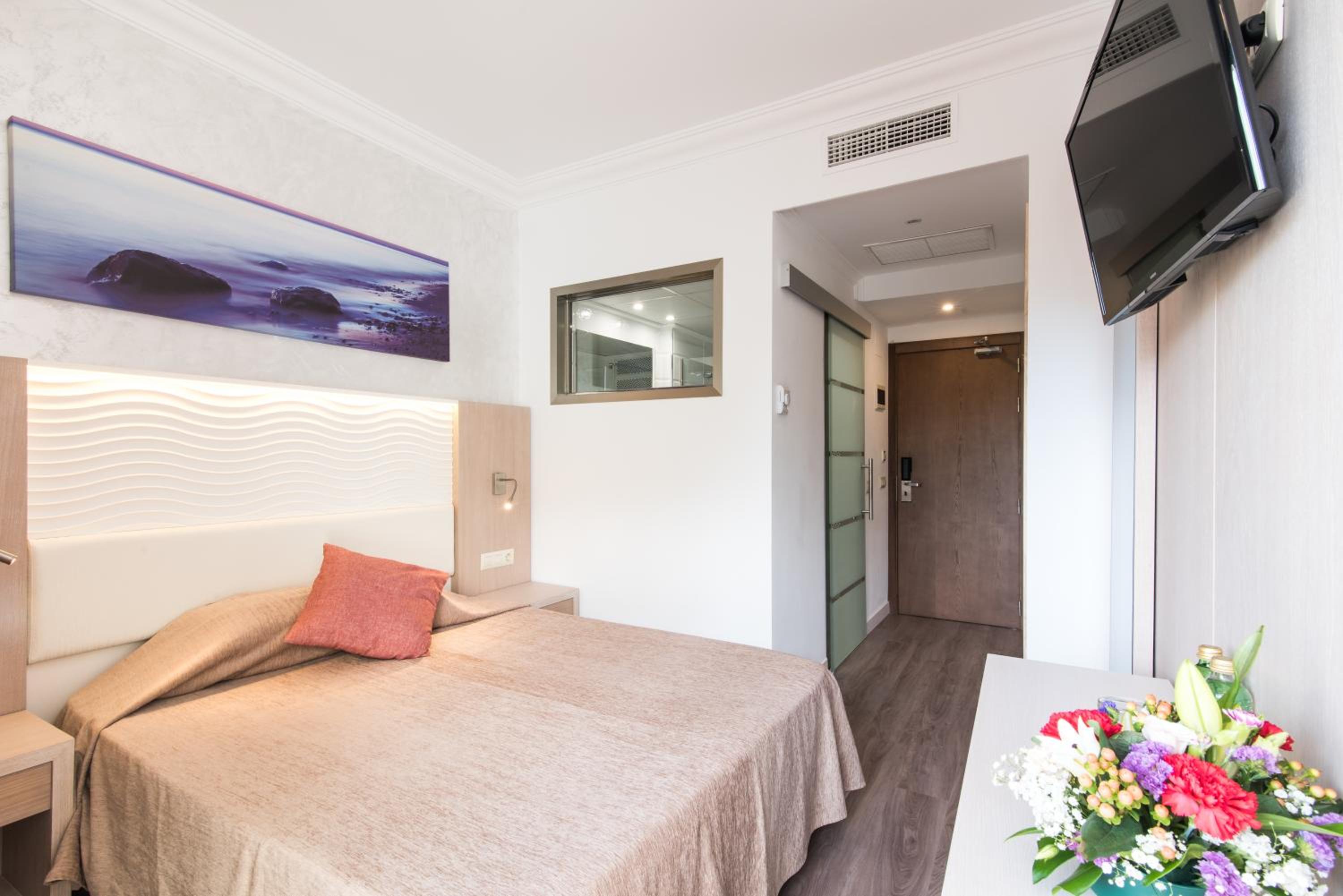 Single Room photo 2