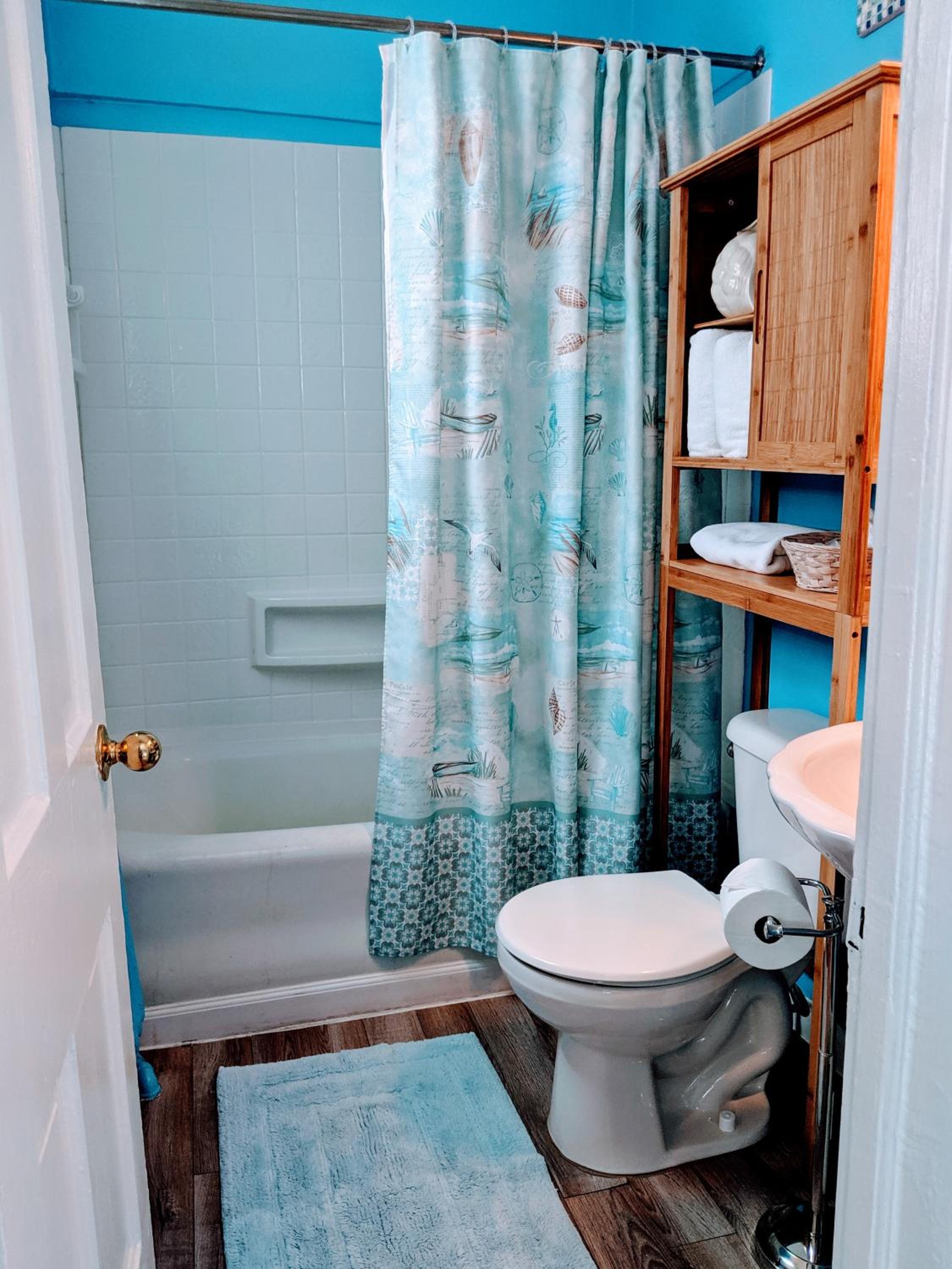 Standard King Room - Photo 9
