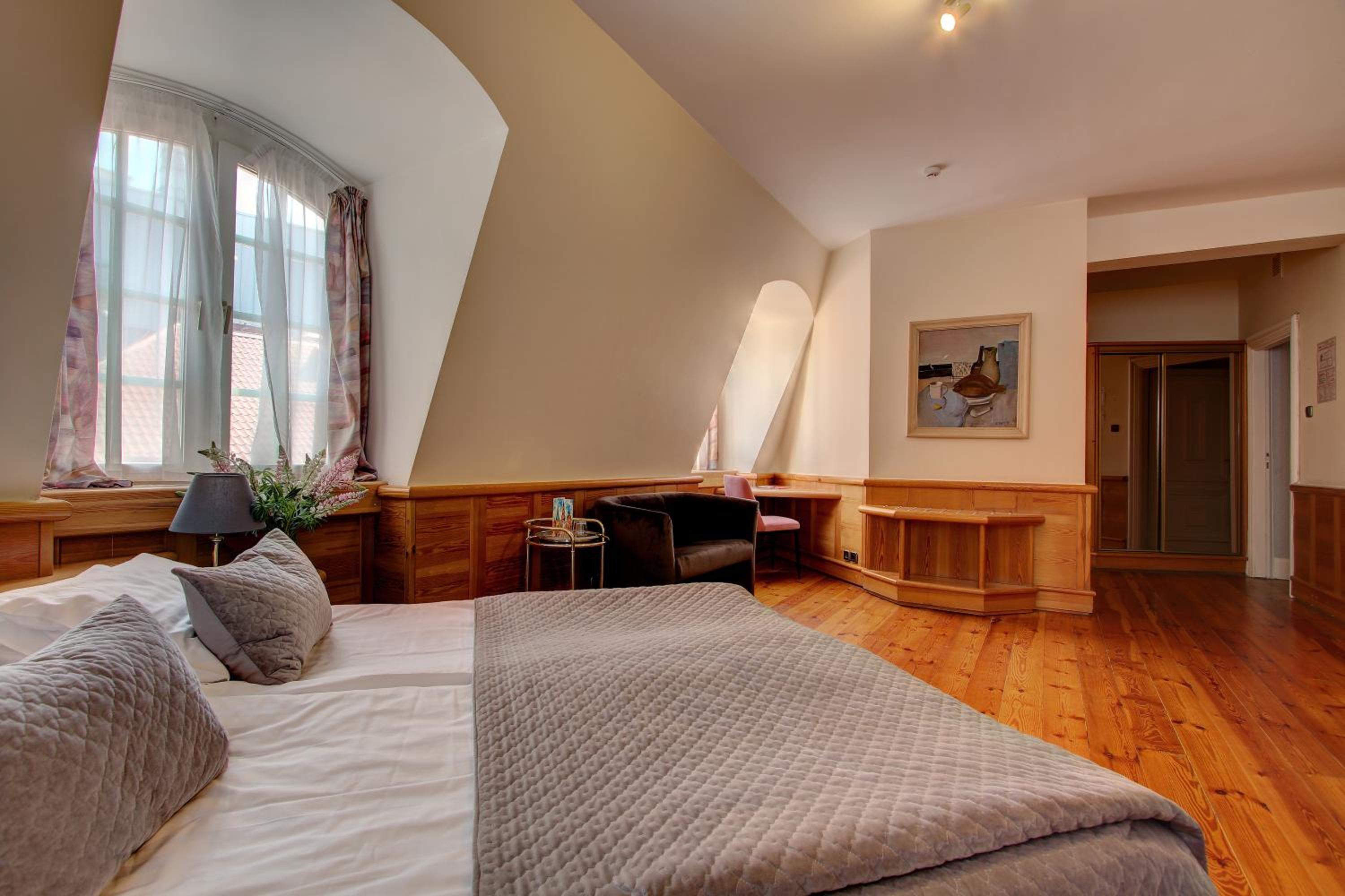 Family Room - Photo 11