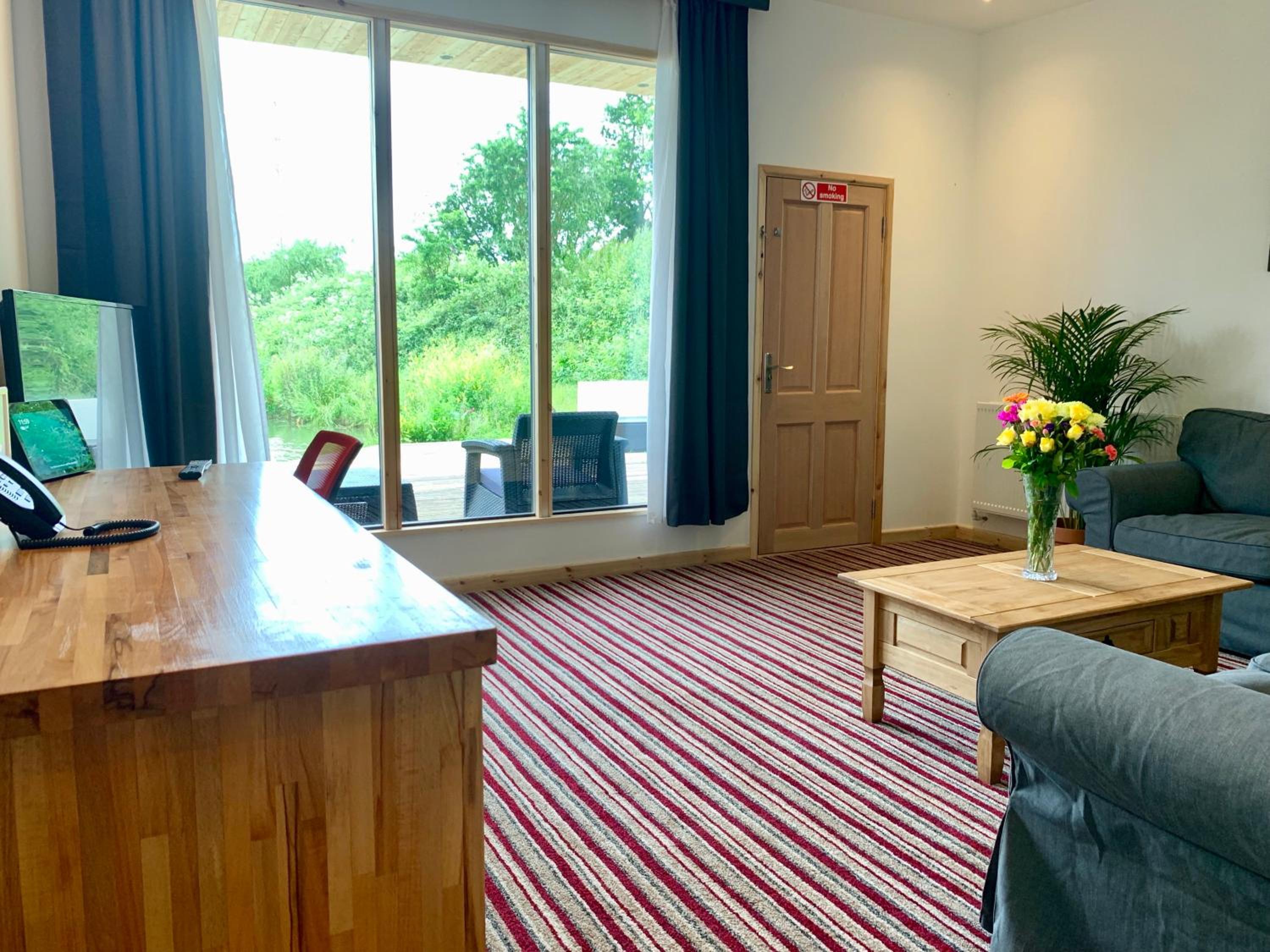 Premium King Suite with Balcony photo 1