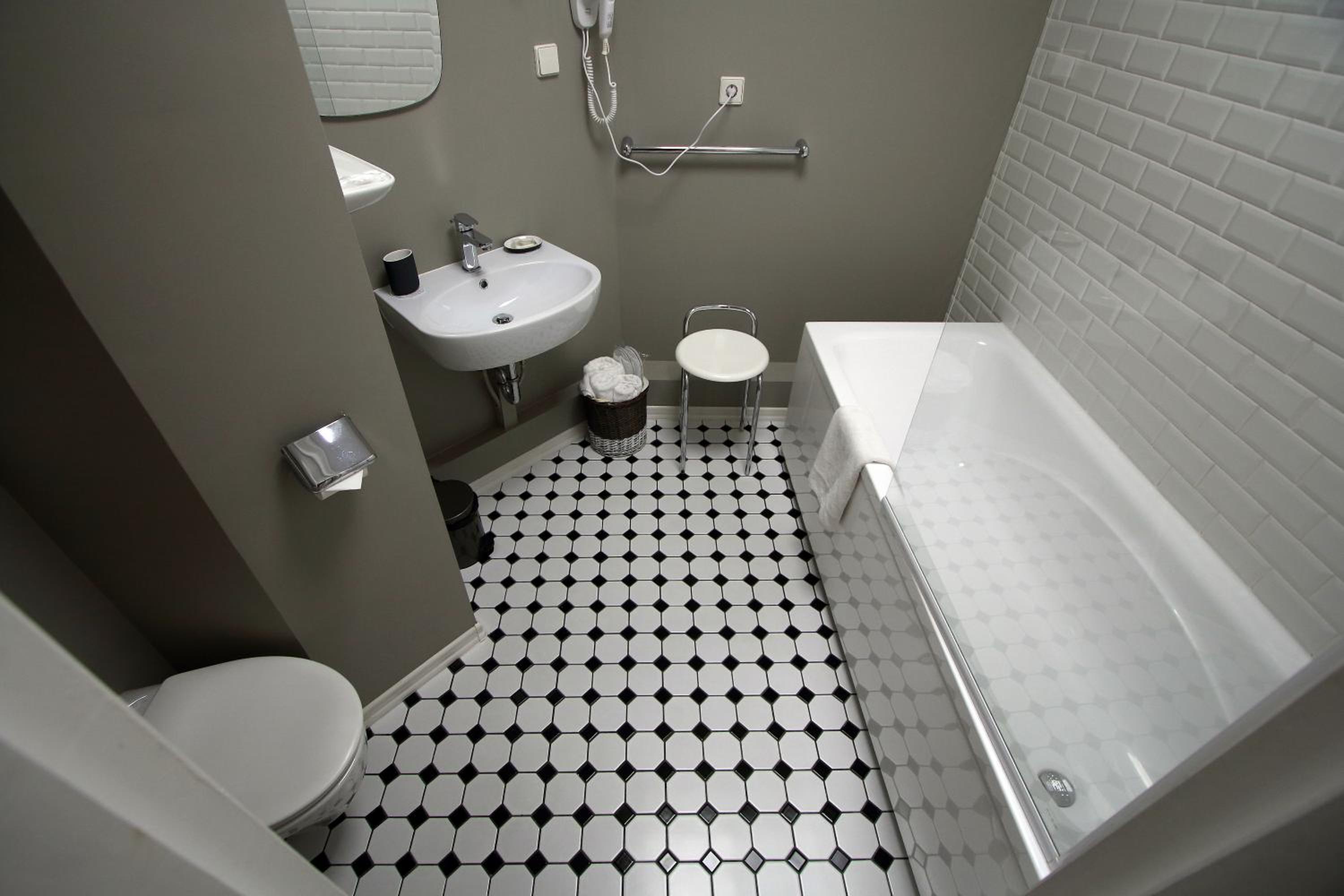Standard Double Room - Photo 13