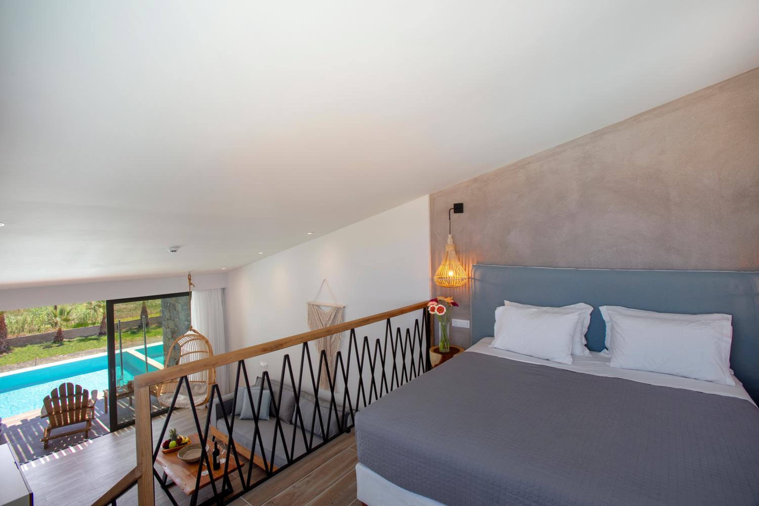 Deluxe Suite with Side Sea View & Private Pool- Split Level