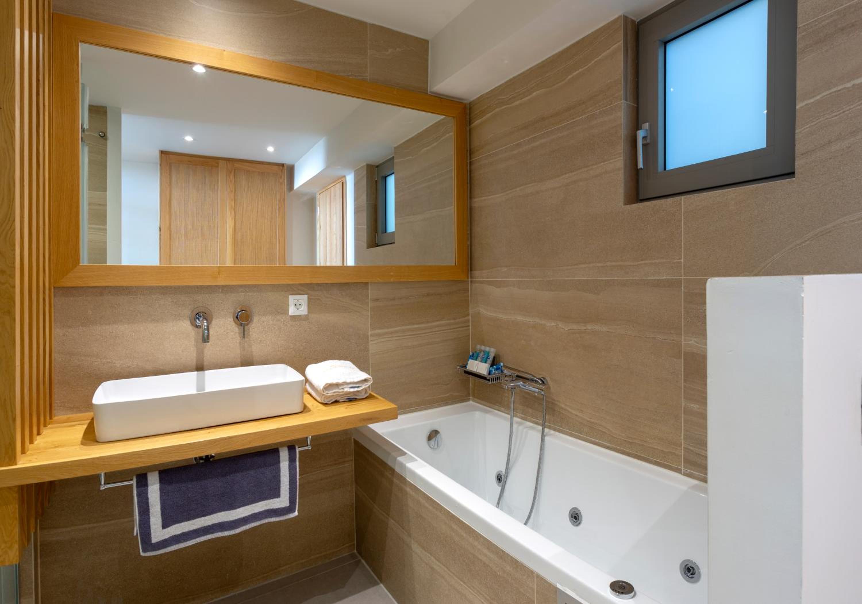 Deluxe Suite with Side Sea View & Private Pool- Split Level thumbnail 6