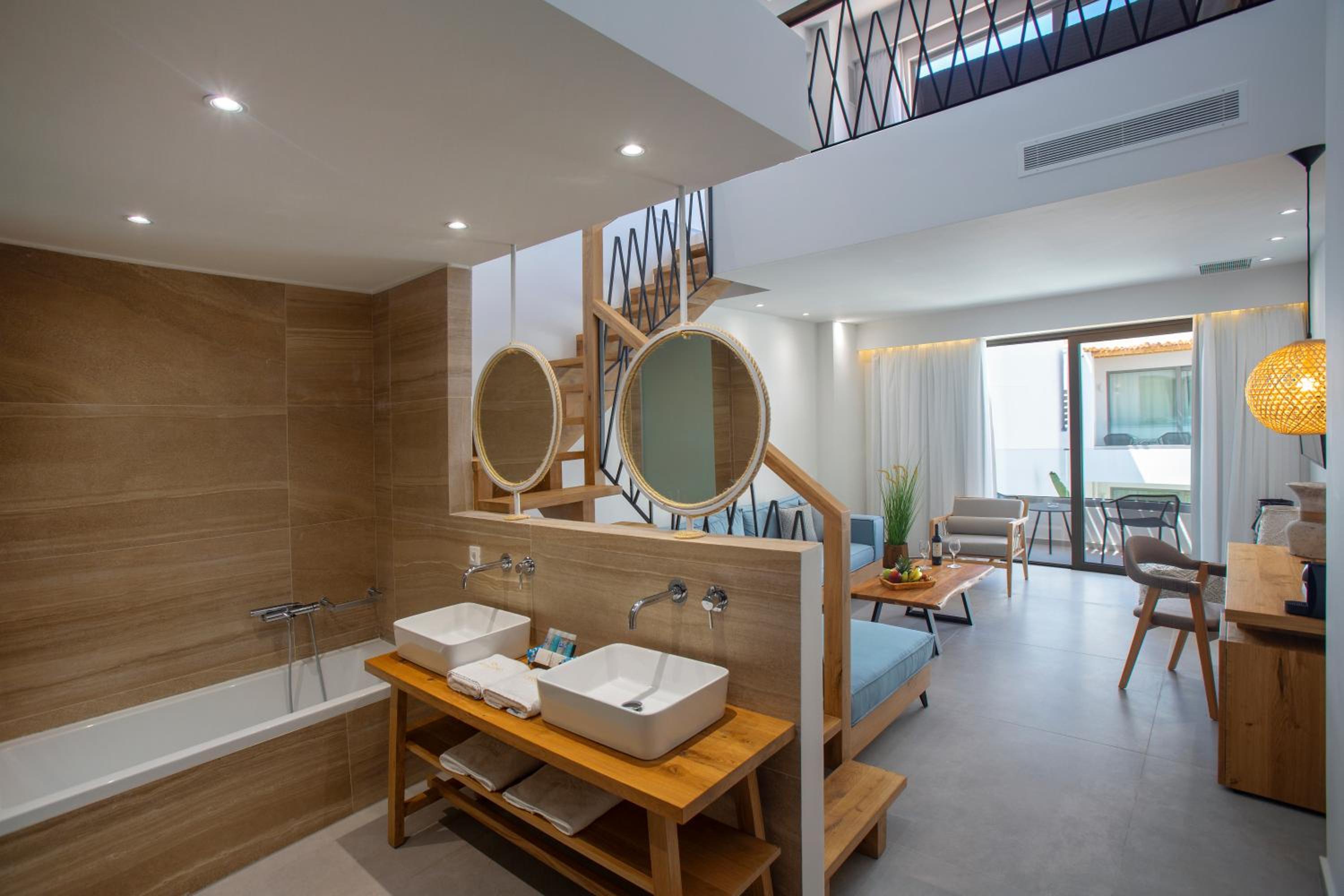 Deluxe Suite, Split Level