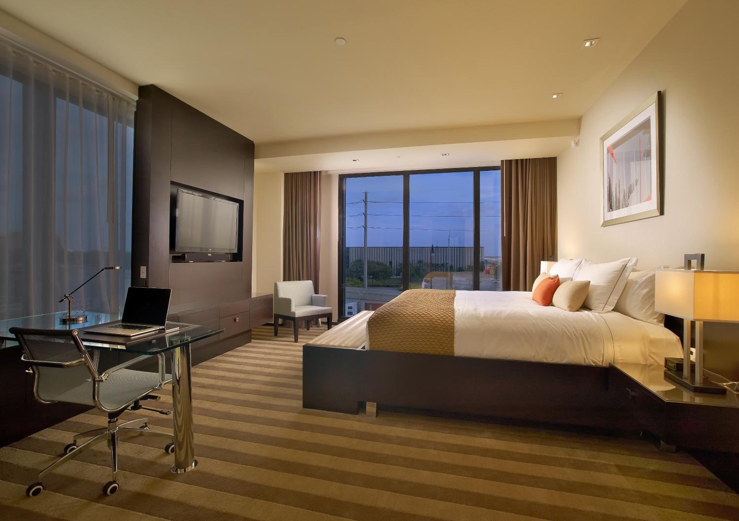 Standard King Room - Photo 3