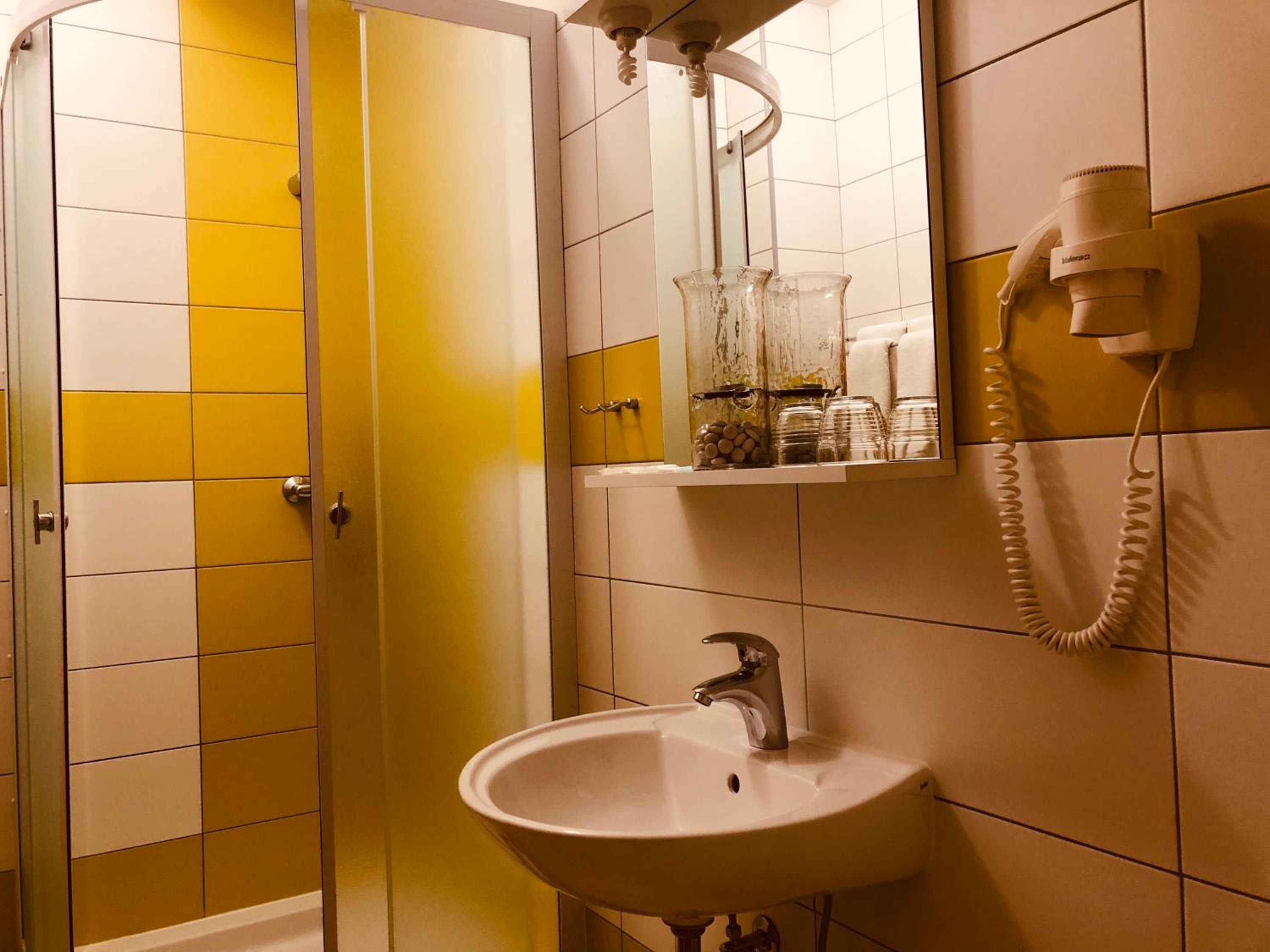 Double Room - Photo 18