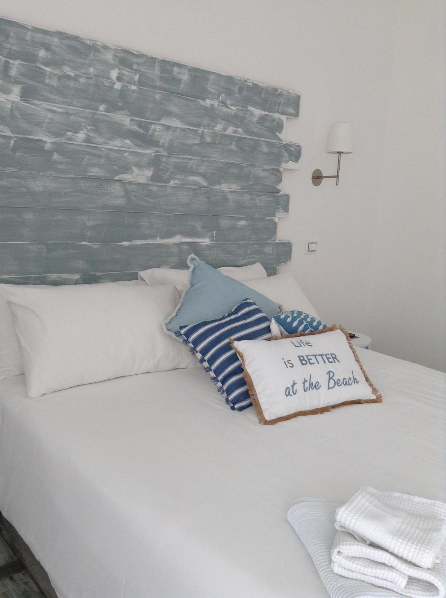 Apartment with Sea View - Photo 13