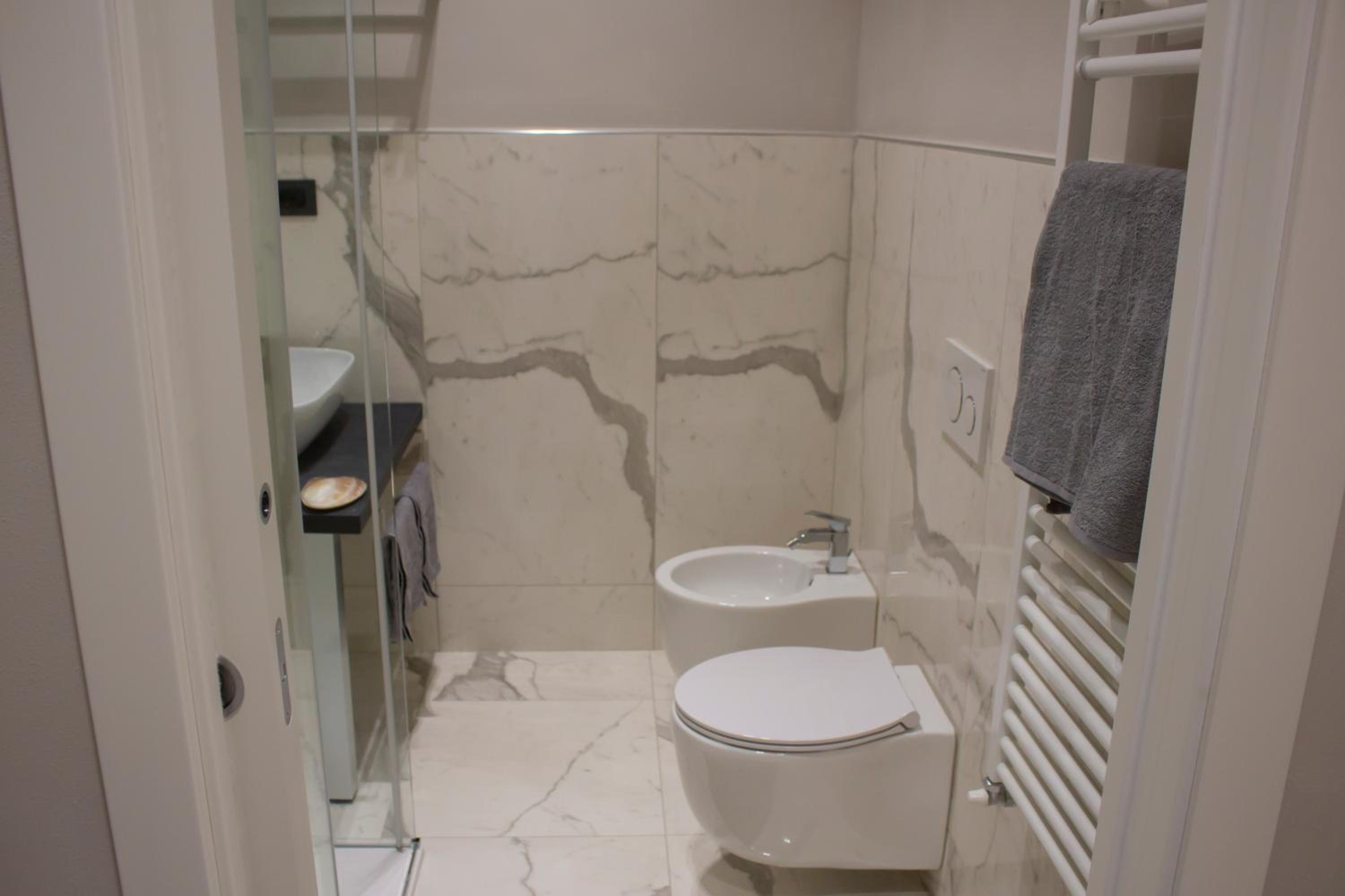Double or Twin Room - Photo 8