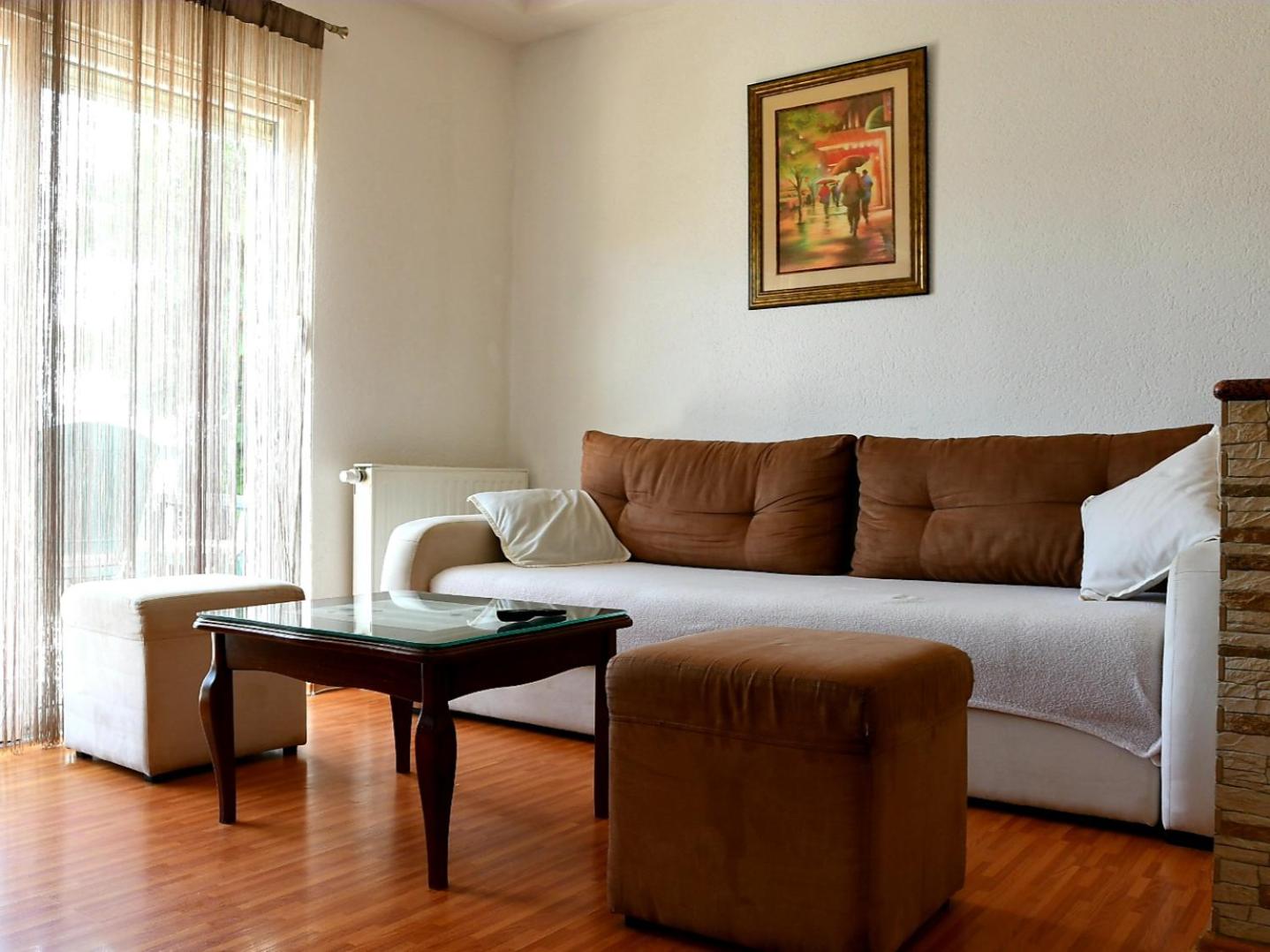 One-Bedroom Apartment photo 2
