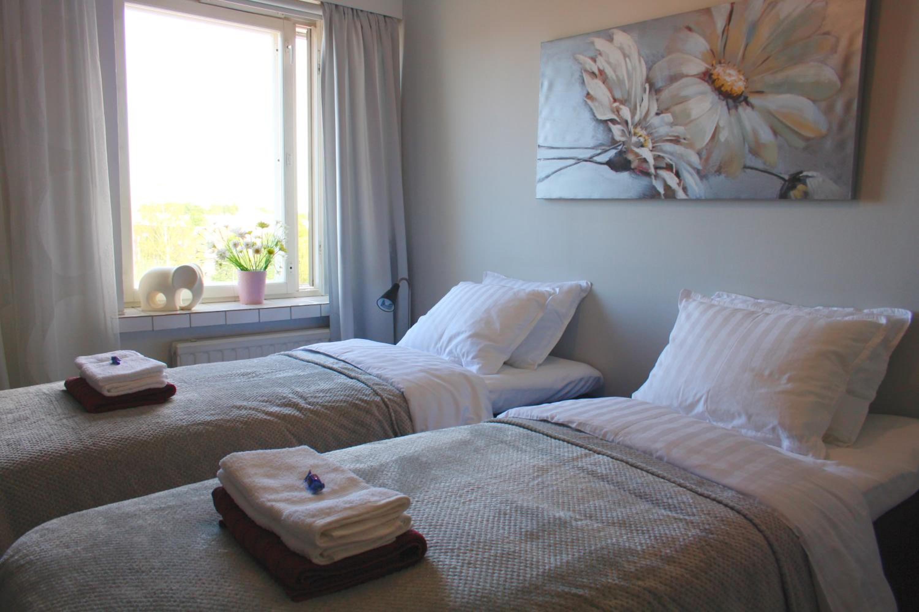 One-Bedroom Apartment - Photo 12