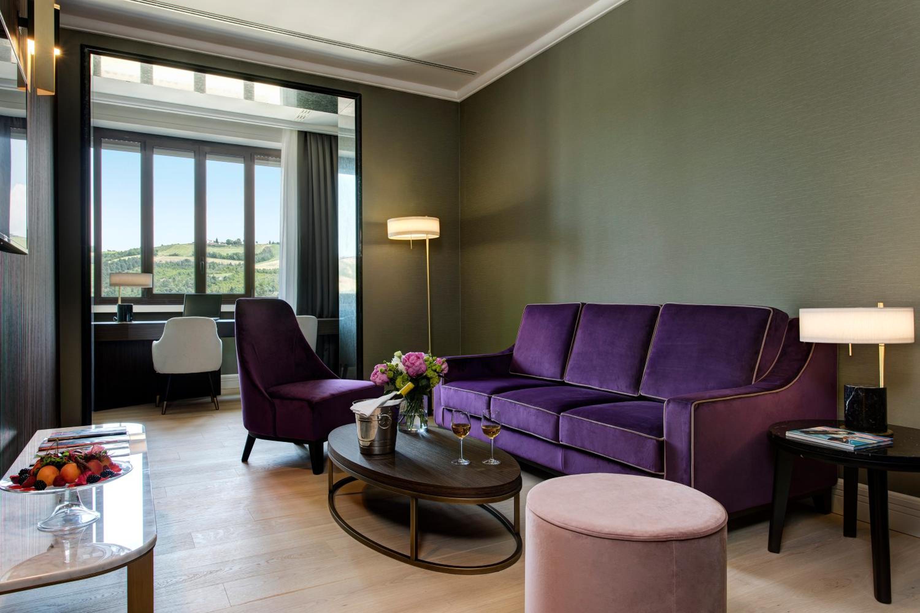 Suite - Photo 3