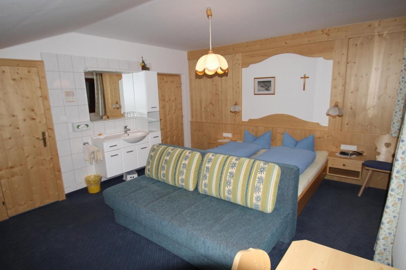 Large One-Bedroom Apartment photo 1