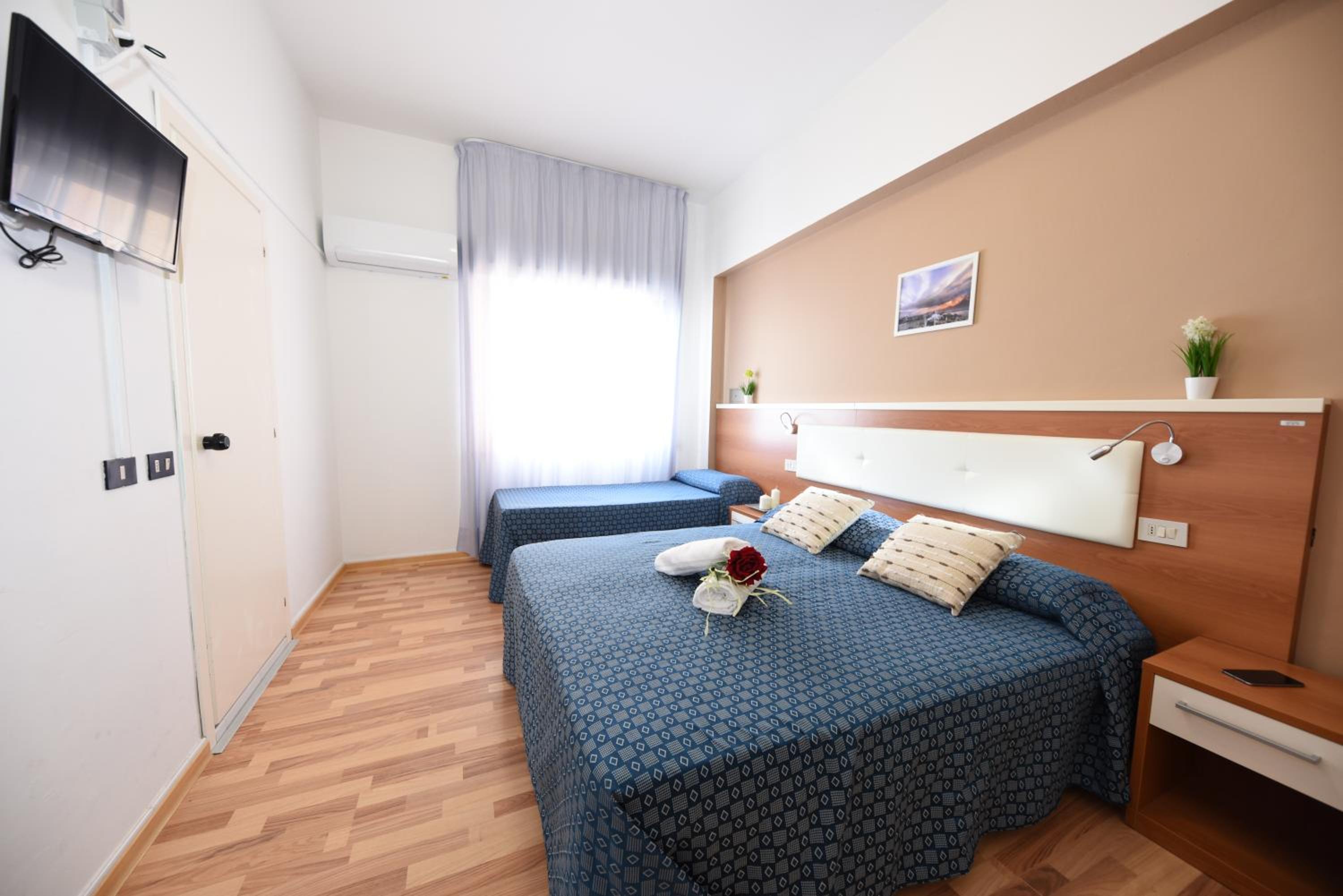 Standard Triple Room with Sea View photo 3