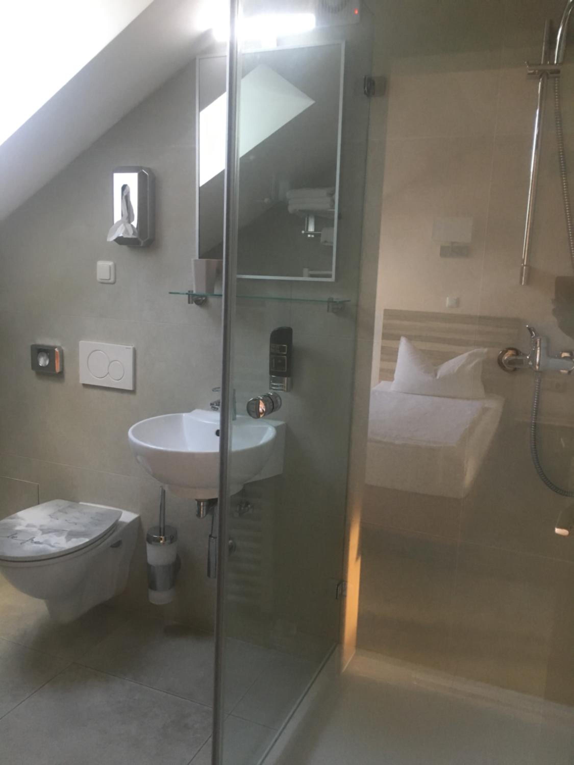 Triple Room with Private Bathroom - Photo 13