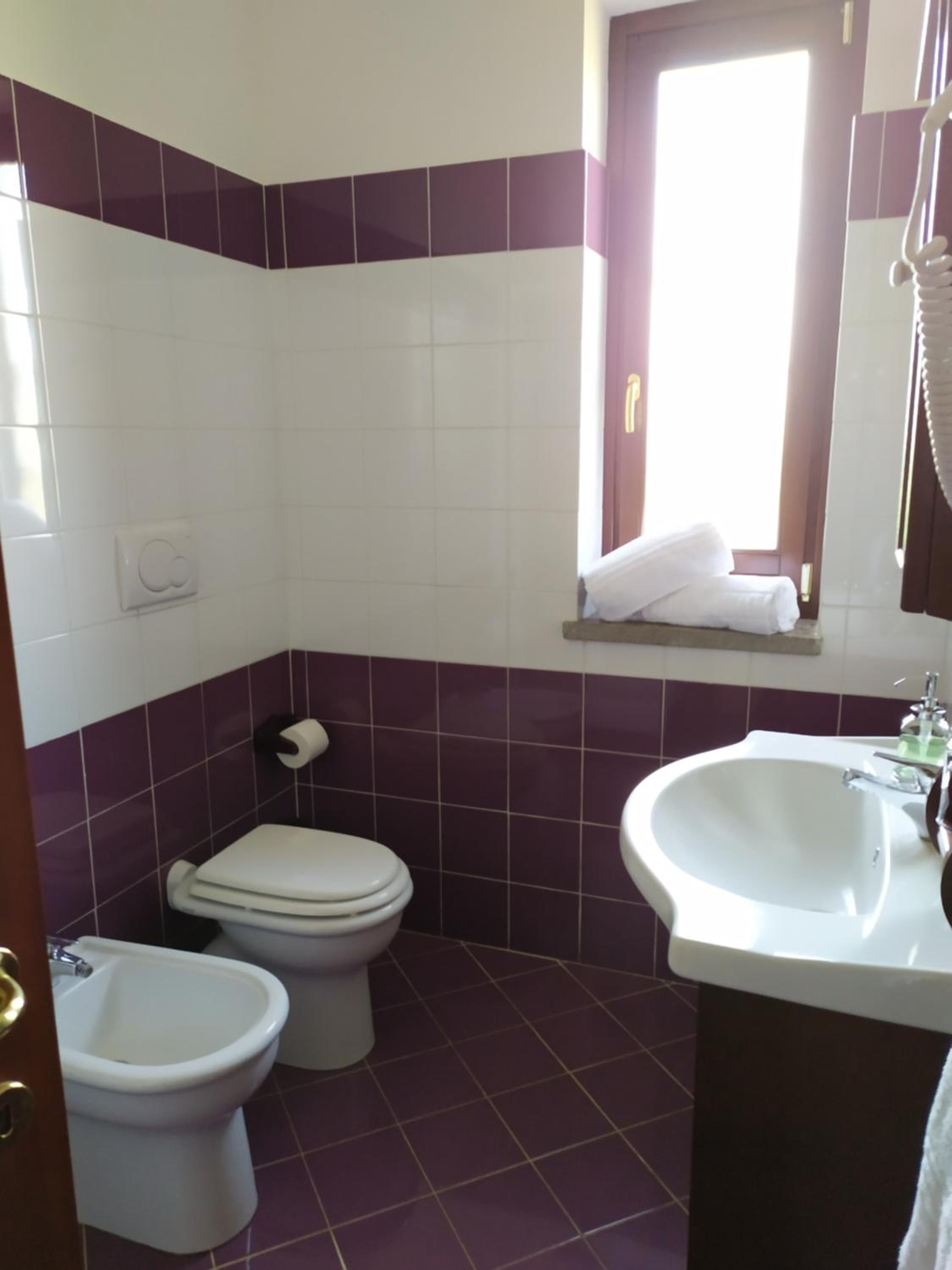 One-Bedroom Apartment - Photo 3