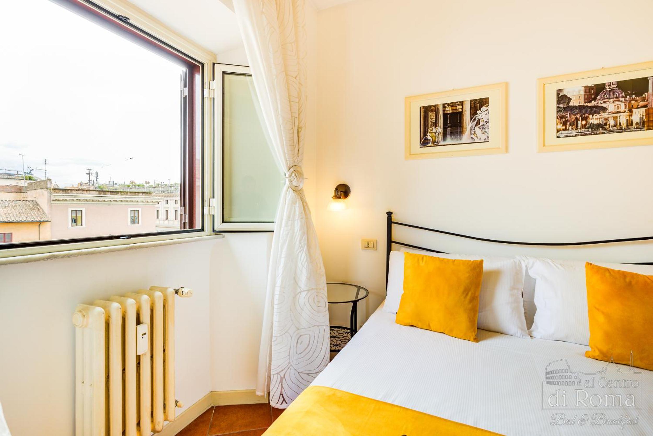 Double room overlooking the Basilica  photo 2