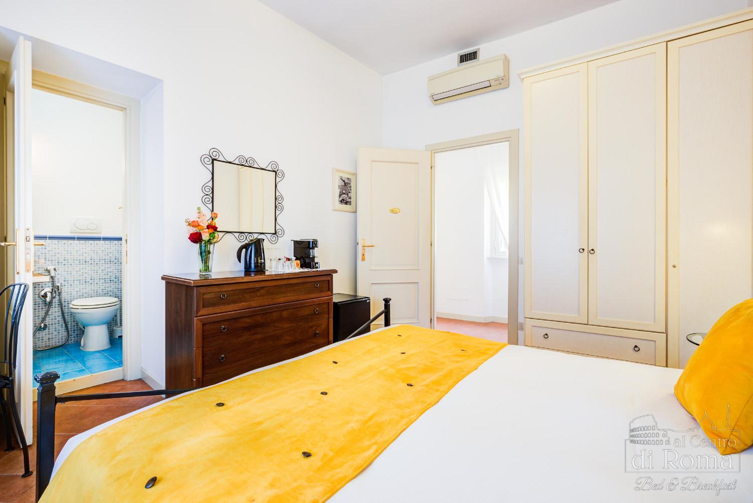 Double room overlooking the Basilica  photo 3