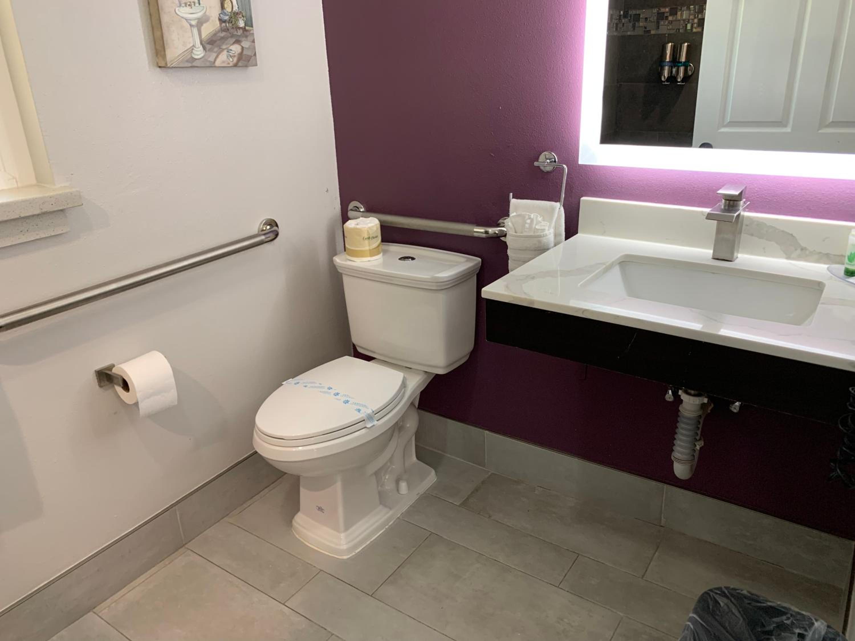 Queen Room - Disability Access/Non-Smoking - Photo 2