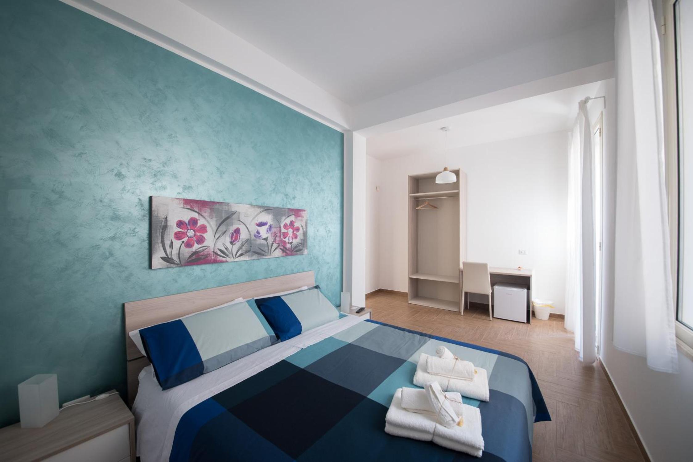 Deluxe Double Room with Balcony photo 2