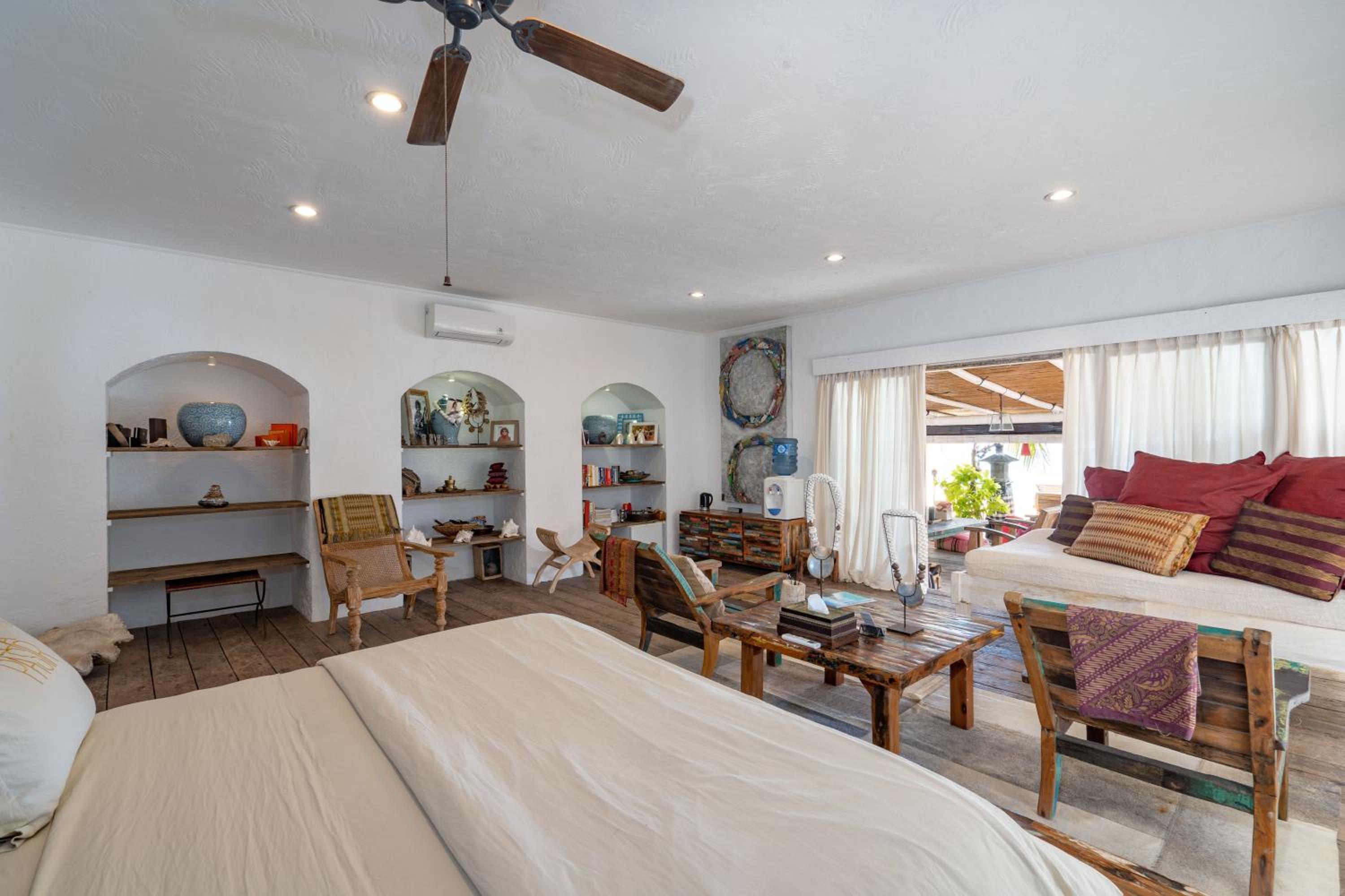 KEYLOR - Beach Front Room photo 1