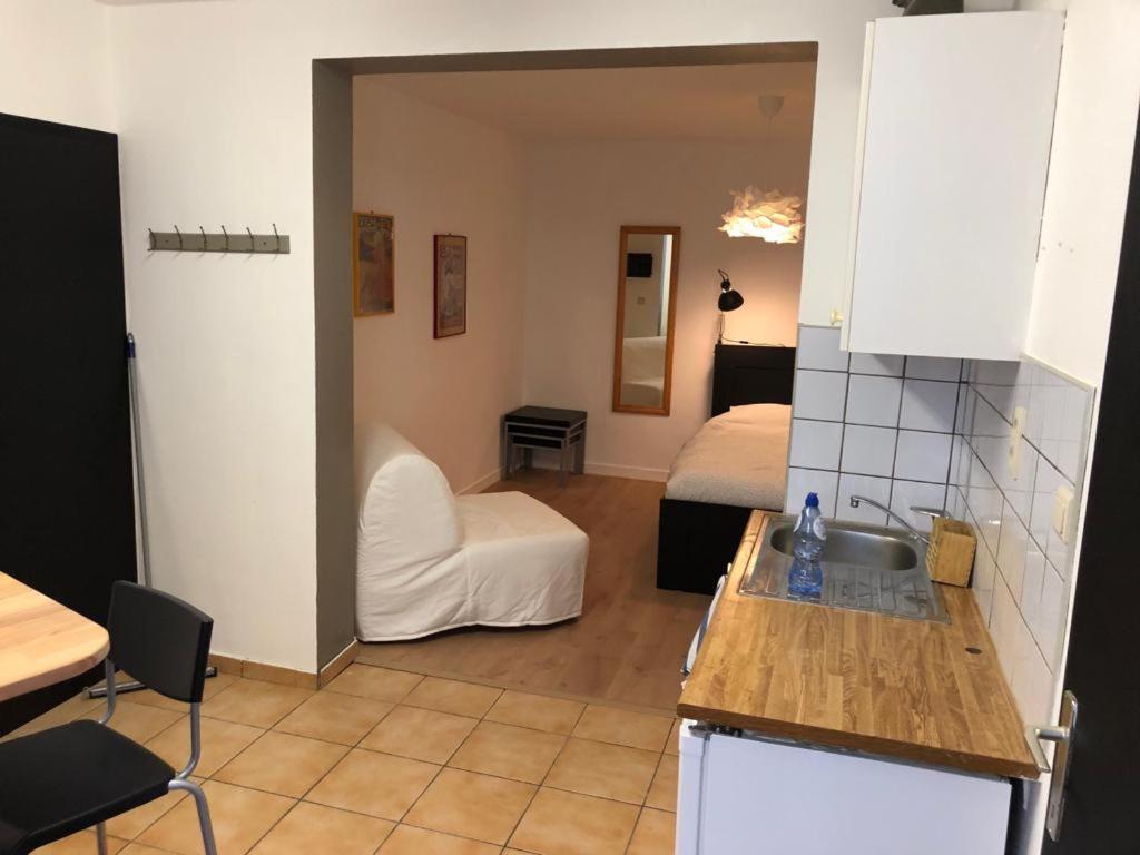 Studio Apartment - Photo 2